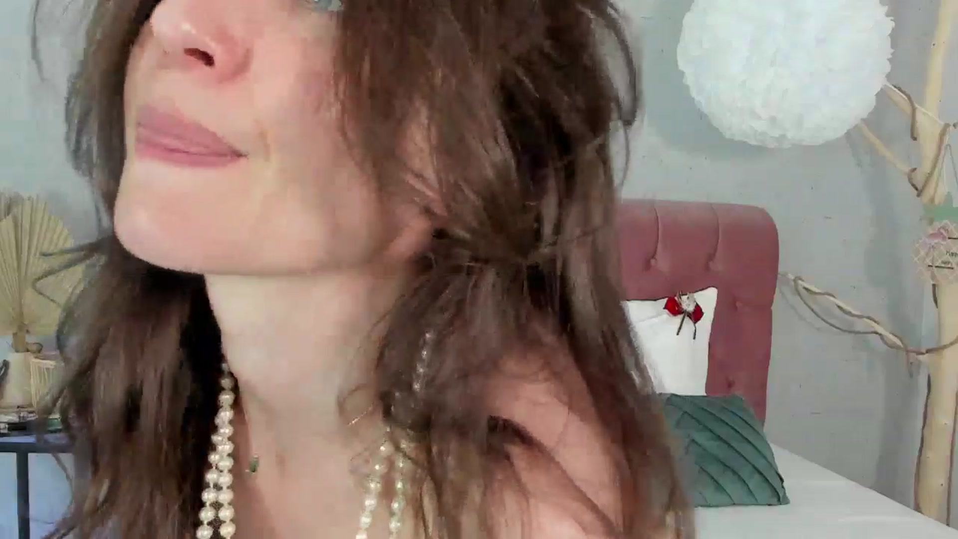 Gallery image thumbnail from FoxyLarysa's myfreecams stream on, 06/01/2025, 01:24 image 19 of 20