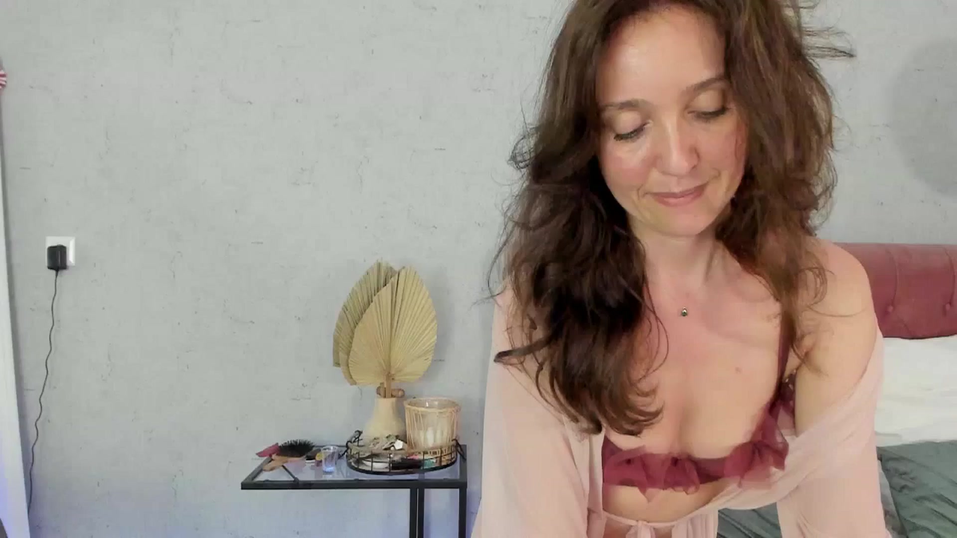 Gallery image thumbnail from FoxyLarysa's myfreecams stream on, 06/08/2025, 22:46 image 2 of 20