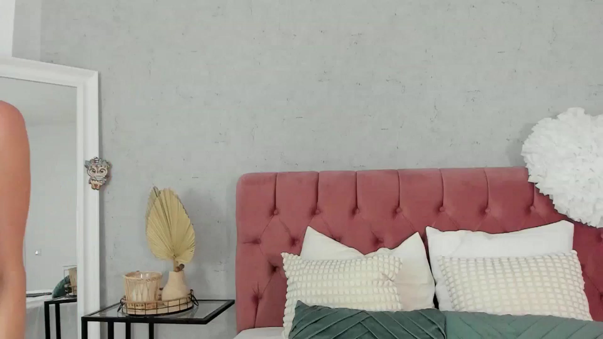 Gallery image thumbnail from FoxyLarysa's myfreecams stream on, 07/19/2025, 24:02 image 17 of 20