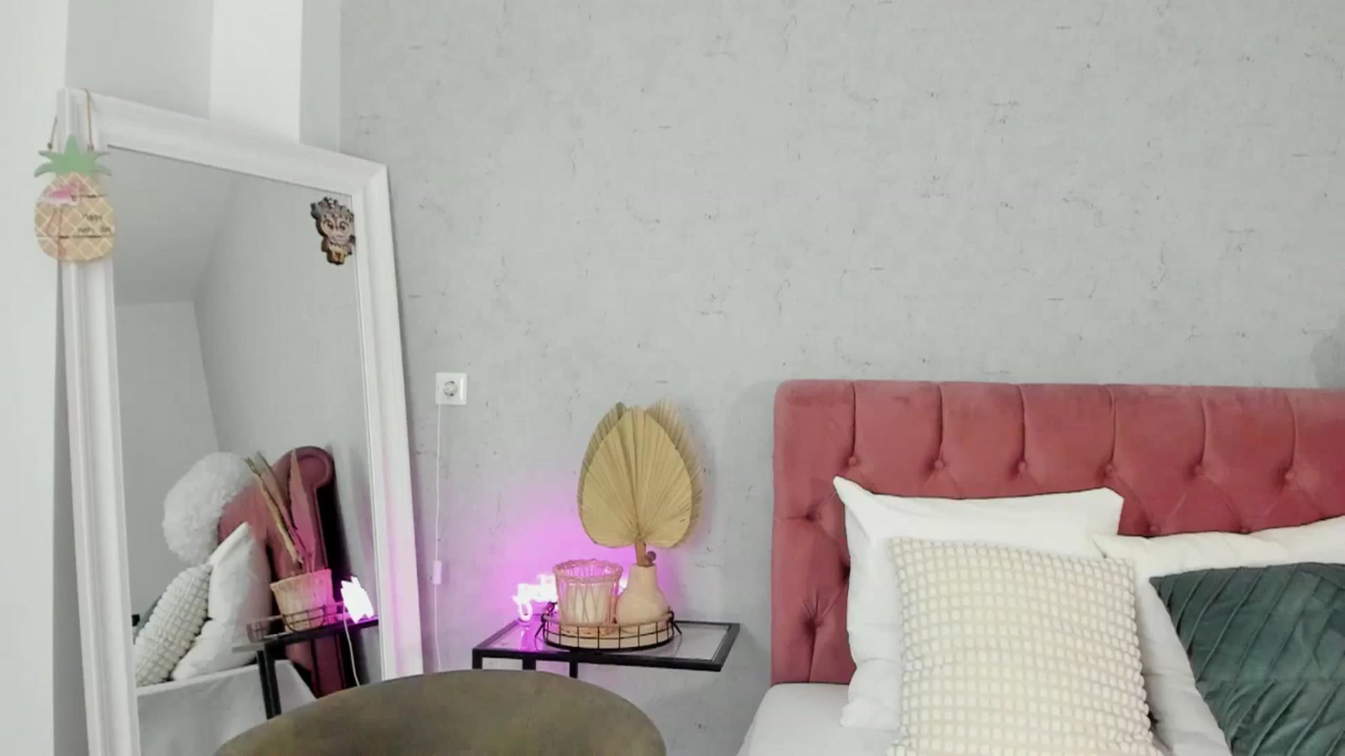Gallery image thumbnail from FoxyLarysa's myfreecams stream on, 08/17/2025, 06:11 image 2 of 20