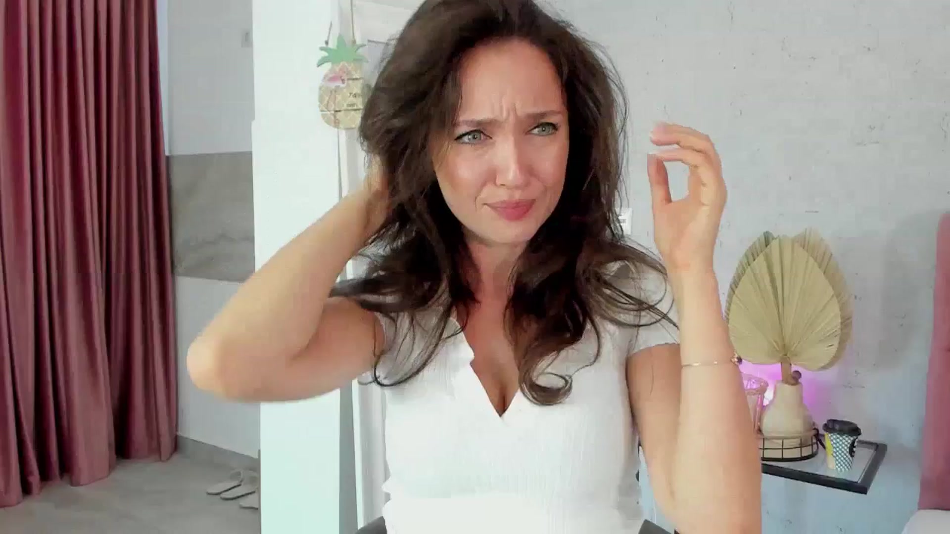 Gallery image thumbnail from FoxyLarysa's myfreecams stream on, 08/21/2025, 04:47 image 8 of 20