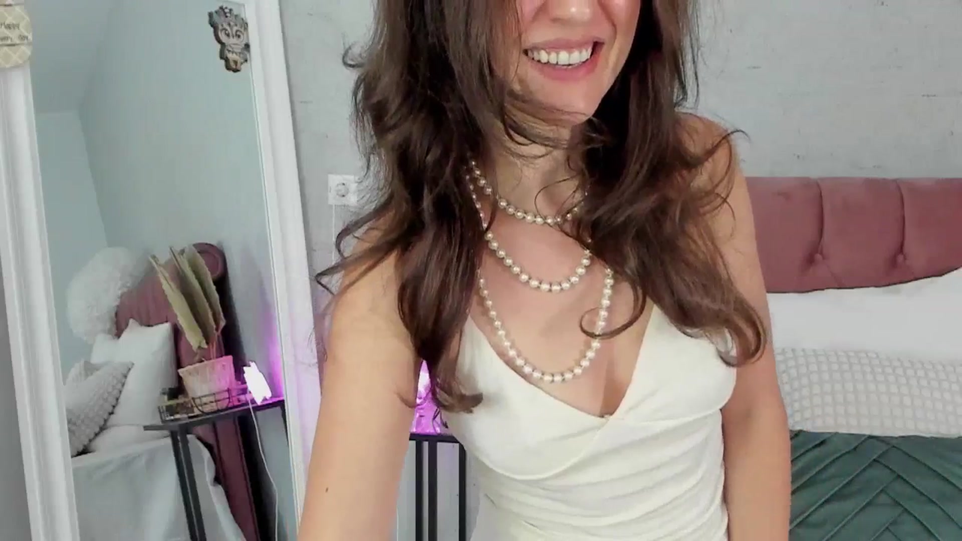 Gallery image thumbnail from FoxyLarysa's myfreecams stream on, 08/22/2025, 07:18 image 4 of 20
