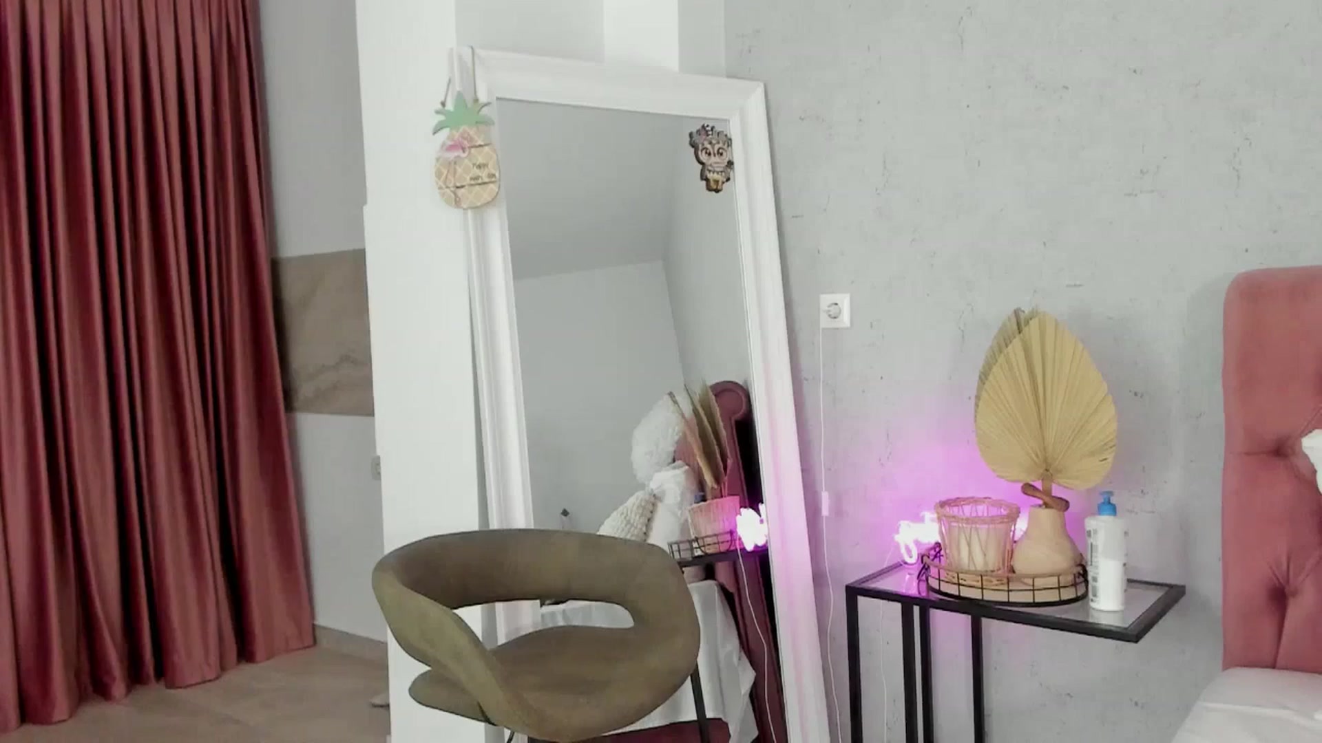 Gallery image thumbnail from FoxyLarysa's myfreecams stream on, 08/30/2025, 21:49 image 17 of 20