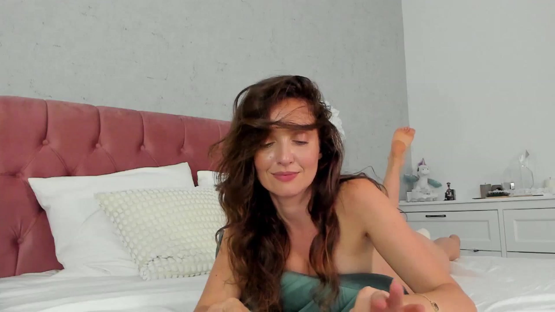 Gallery image thumbnail from FoxyLarysa's myfreecams stream on, 09/13/2025, 01:26 image 6 of 20