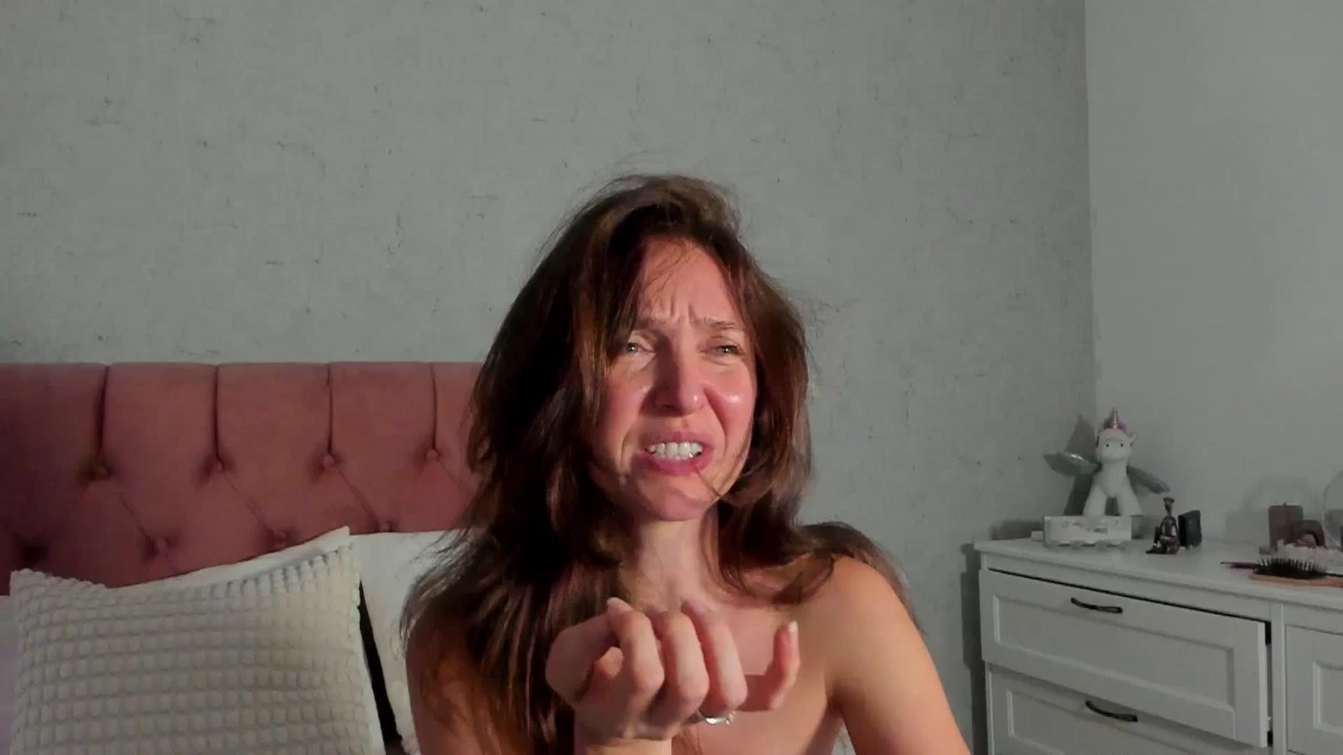 Gallery image thumbnail from FoxyLarysa's myfreecams stream on, 09/16/2025, 03:42 image 19 of 20