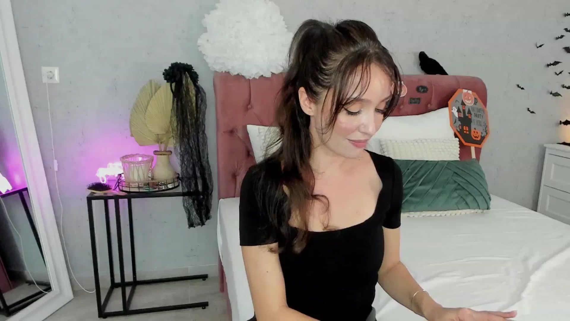 Gallery image thumbnail from FoxyLarysa's myfreecams stream on, 10/30/2025, 21:27 image 9 of 20