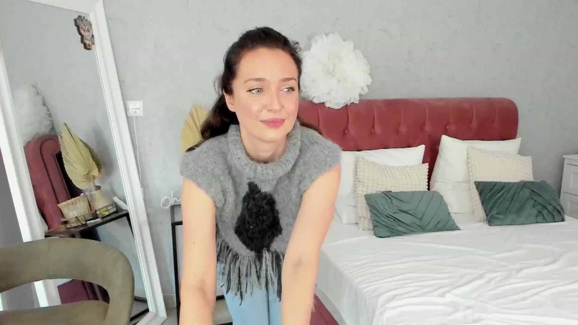 Gallery image thumbnail from FoxyLarysa's myfreecams stream on, 03/04/2026, 07:42 image 18 of 20