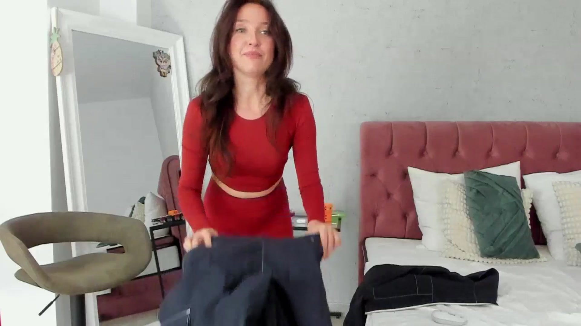 Gallery image thumbnail from FoxyLarysa's myfreecams stream on, 03/26/2026, 12:45 image 14 of 20