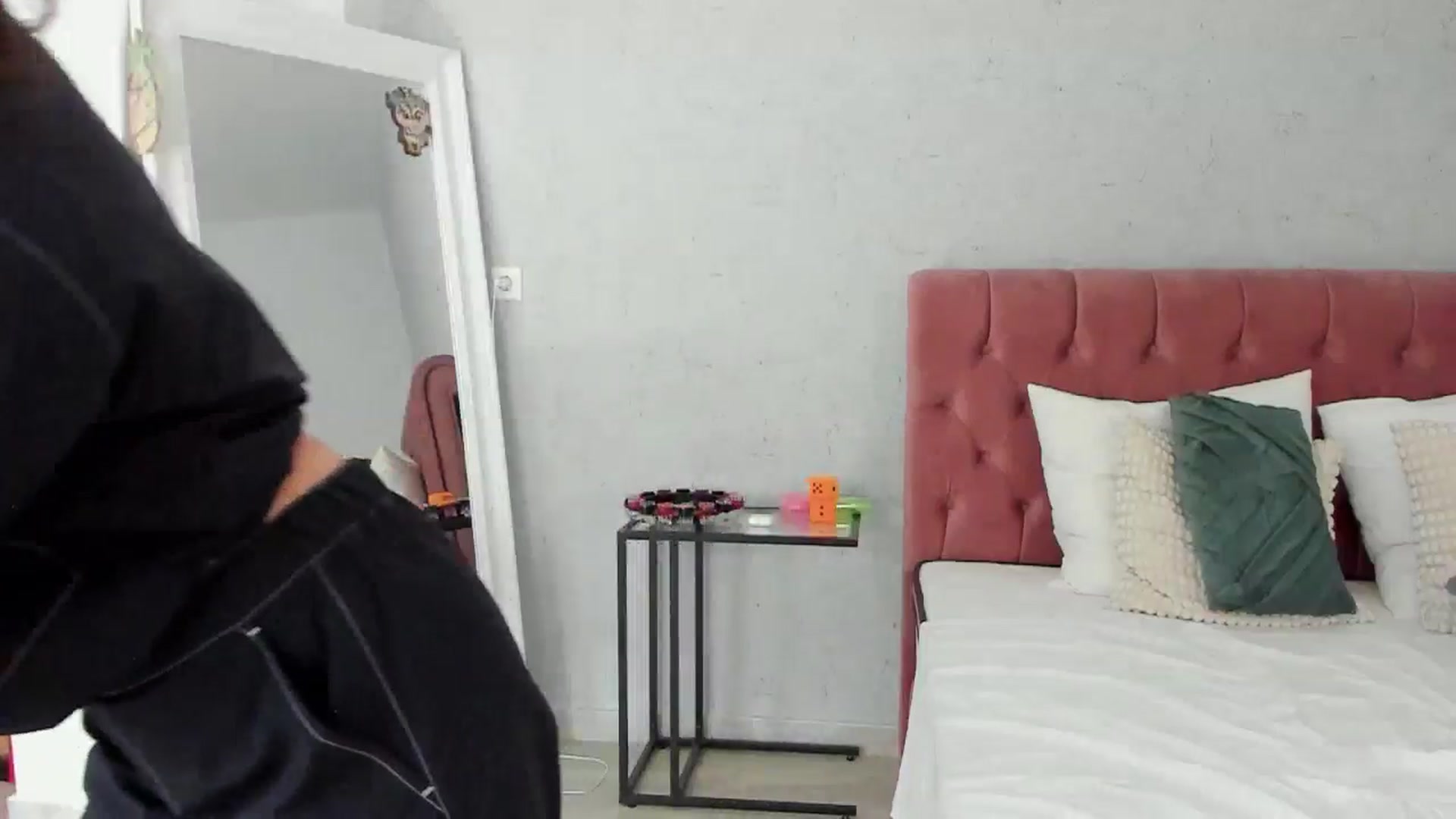 Gallery image thumbnail from FoxyLarysa's myfreecams stream on, 03/26/2026, 12:45 image 19 of 20