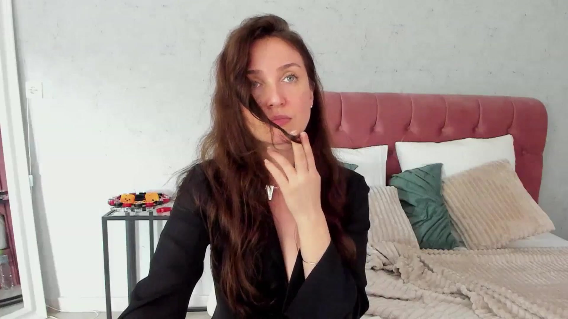Gallery image thumbnail from FoxyLarysa's myfreecams stream on, 04/15/2026, 13:28 image 19 of 20