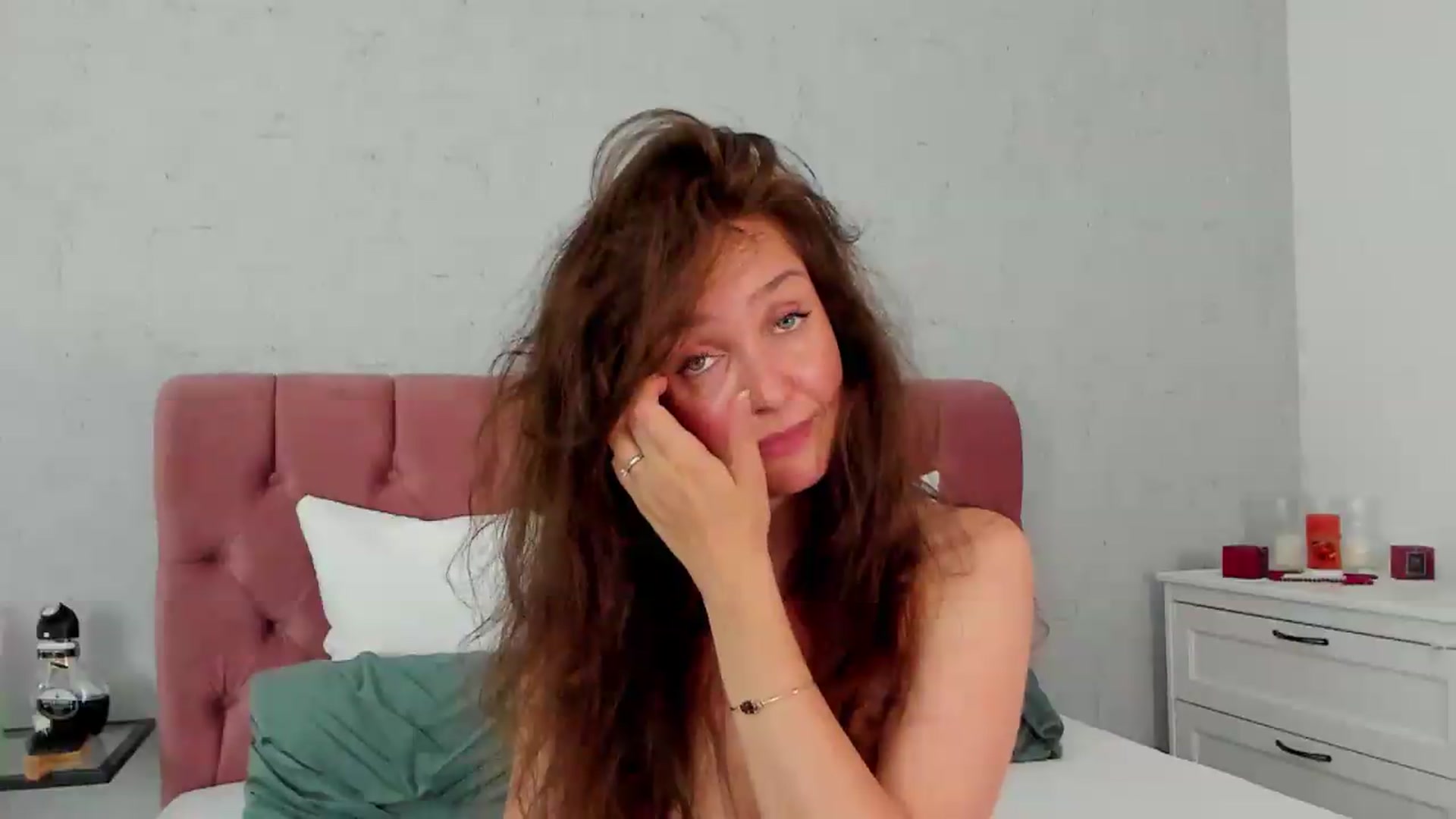 Gallery image thumbnail from FoxyLarysa's myfreecams stream on, 05/27/2026, 07:16 image 10 of 20