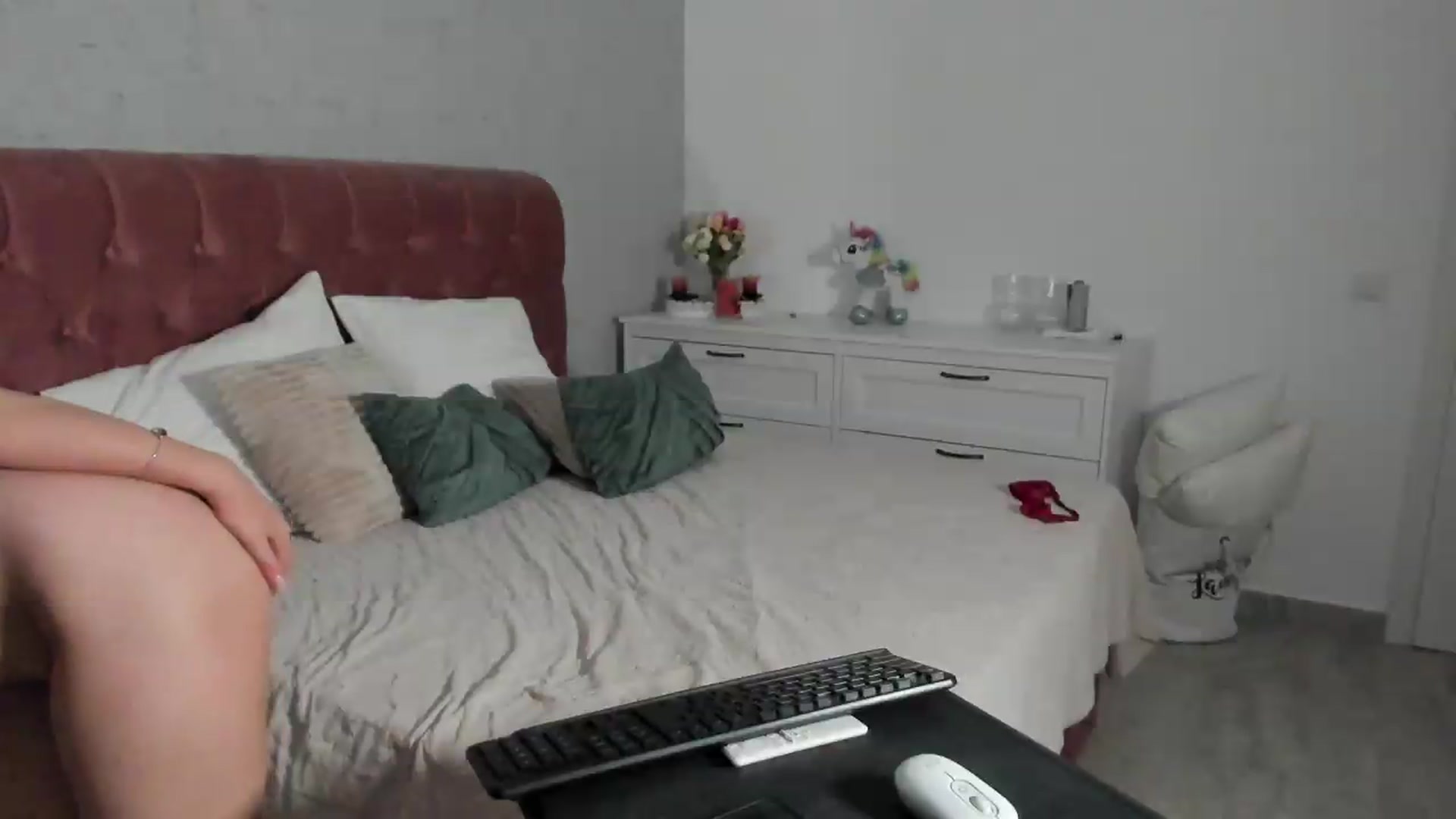 Gallery image thumbnail from FoxyLarysa's myfreecams stream on, 07/31/2026, 21:42 image 12 of 20