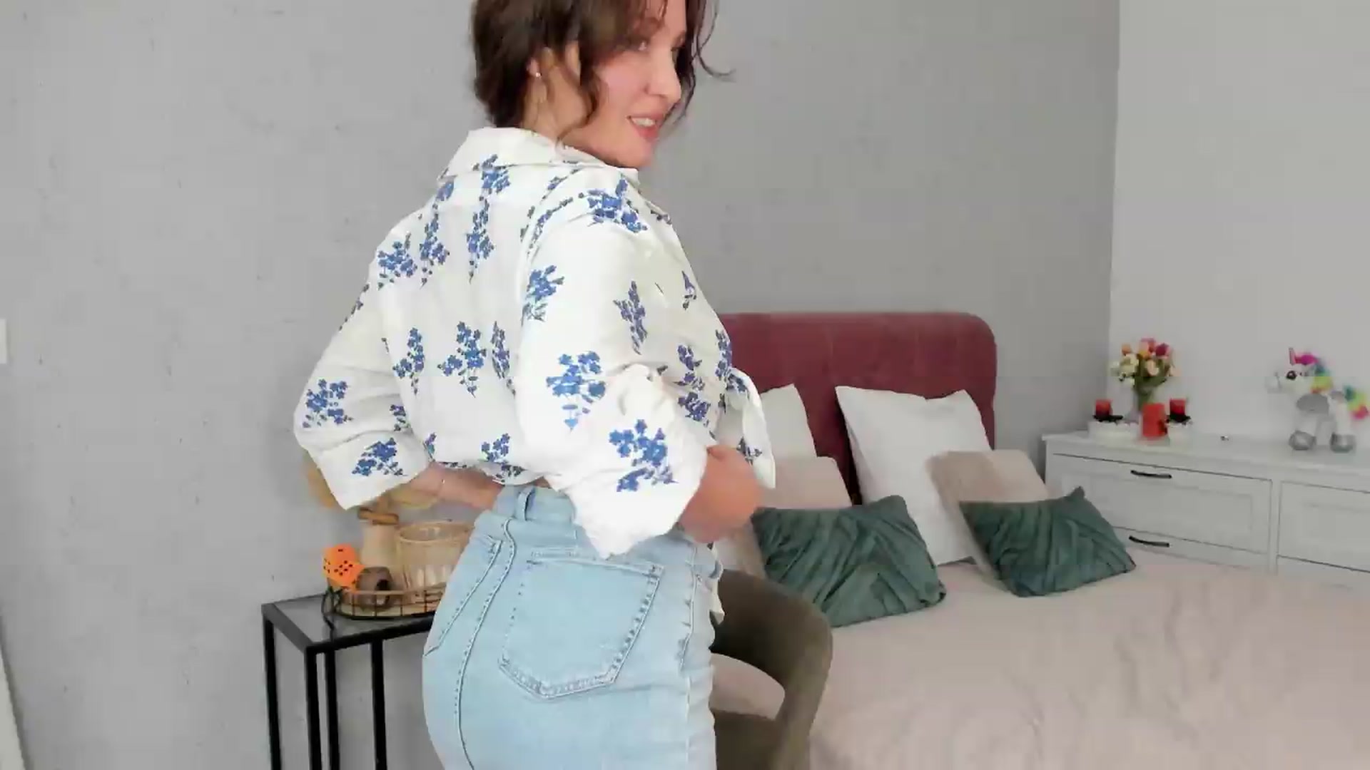 Gallery image thumbnail from FoxyLarysa's myfreecams stream on, 08/04/2026, 18:04 image 8 of 20