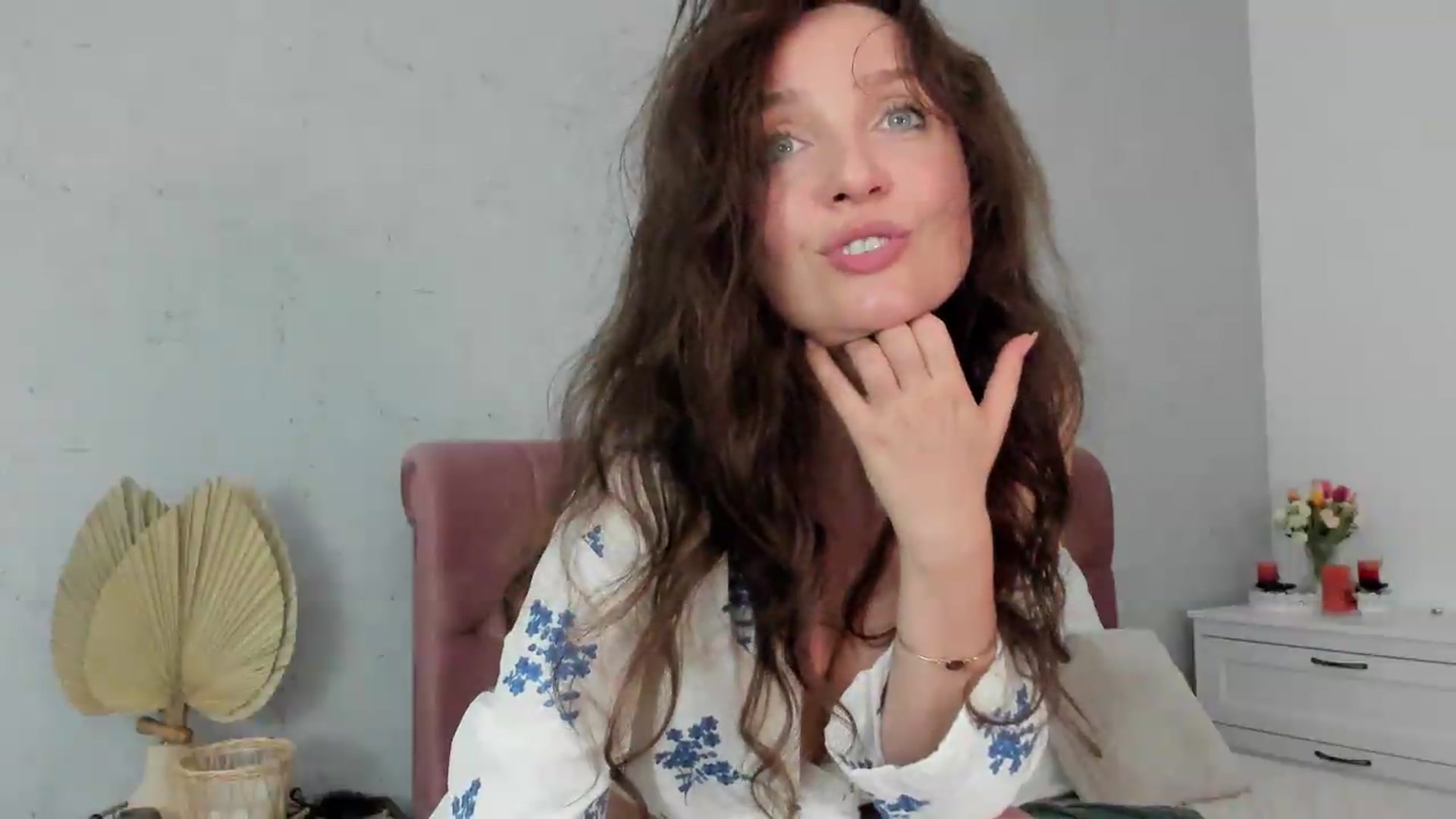 Gallery image thumbnail from FoxyLarysa's myfreecams stream on, 08/04/2026, 20:11 image 15 of 20