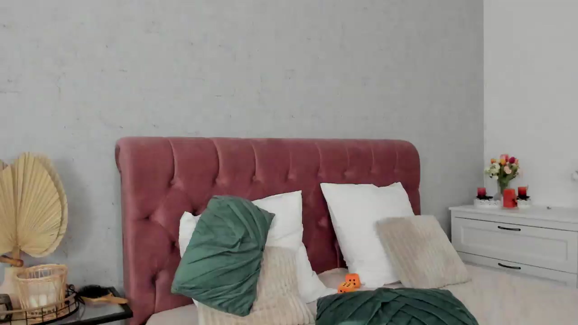 Gallery image thumbnail from FoxyLarysa's myfreecams stream on, 08/04/2026, 20:11 image 3 of 20