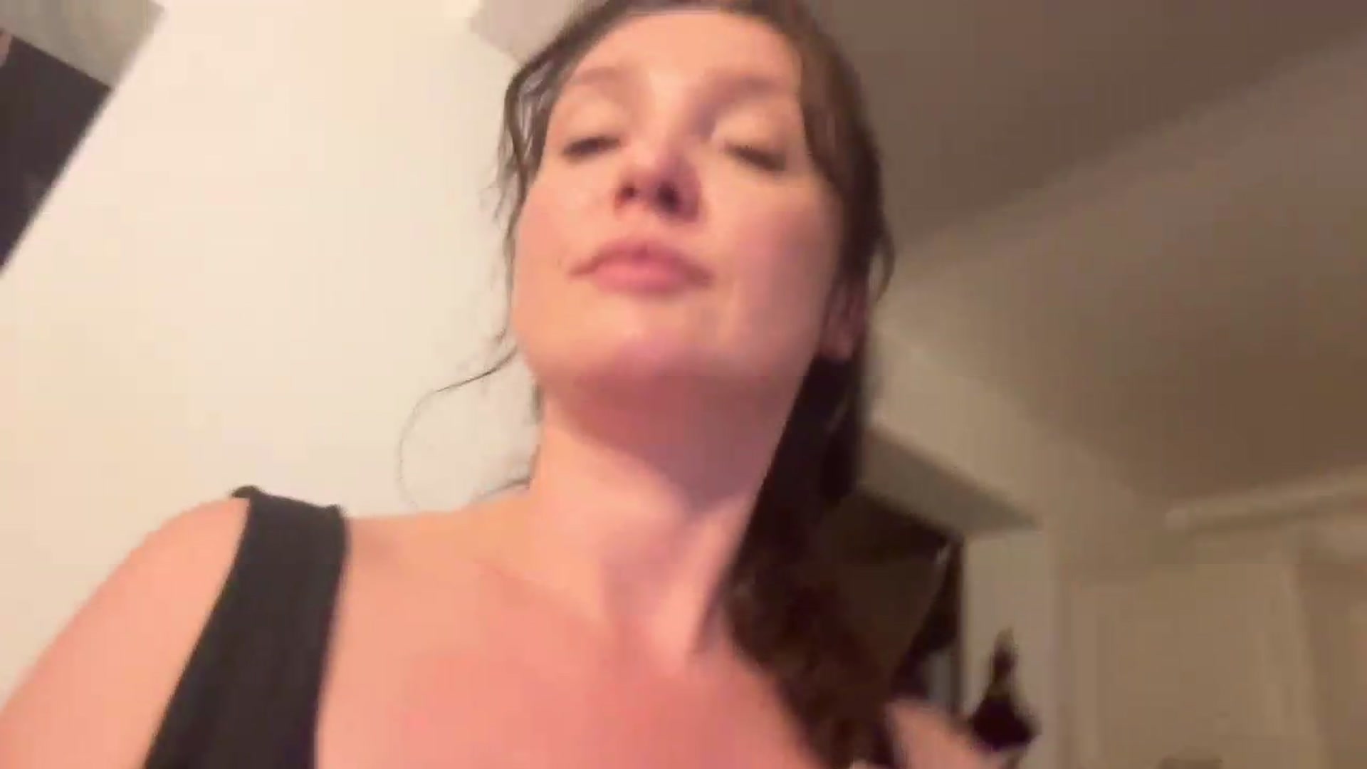 Gallery image thumbnail from FoxyLarysa's myfreecams stream on, 08/05/2026, 22:51 image 8 of 20