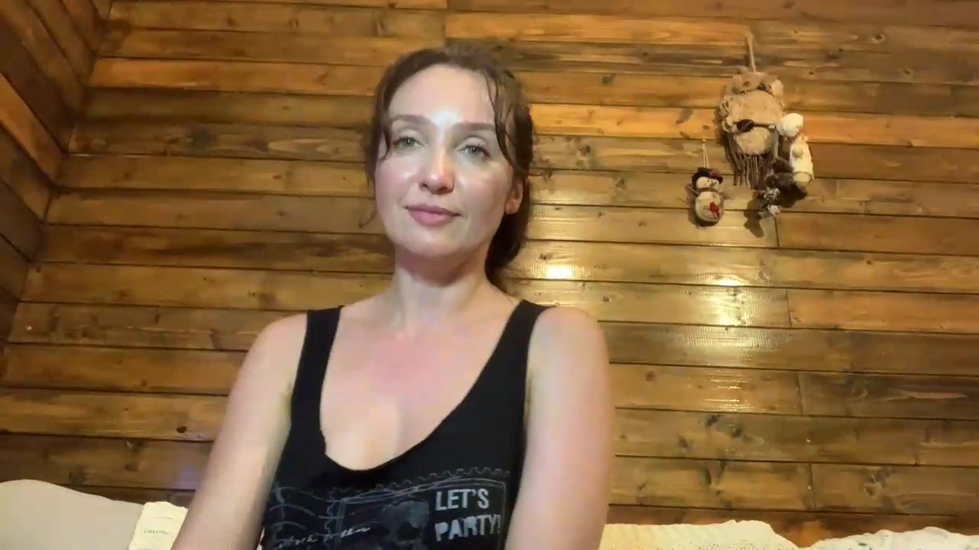 Gallery image thumbnail from FoxyLarysa's myfreecams stream on, 08/05/2026, 23:20 image 15 of 20