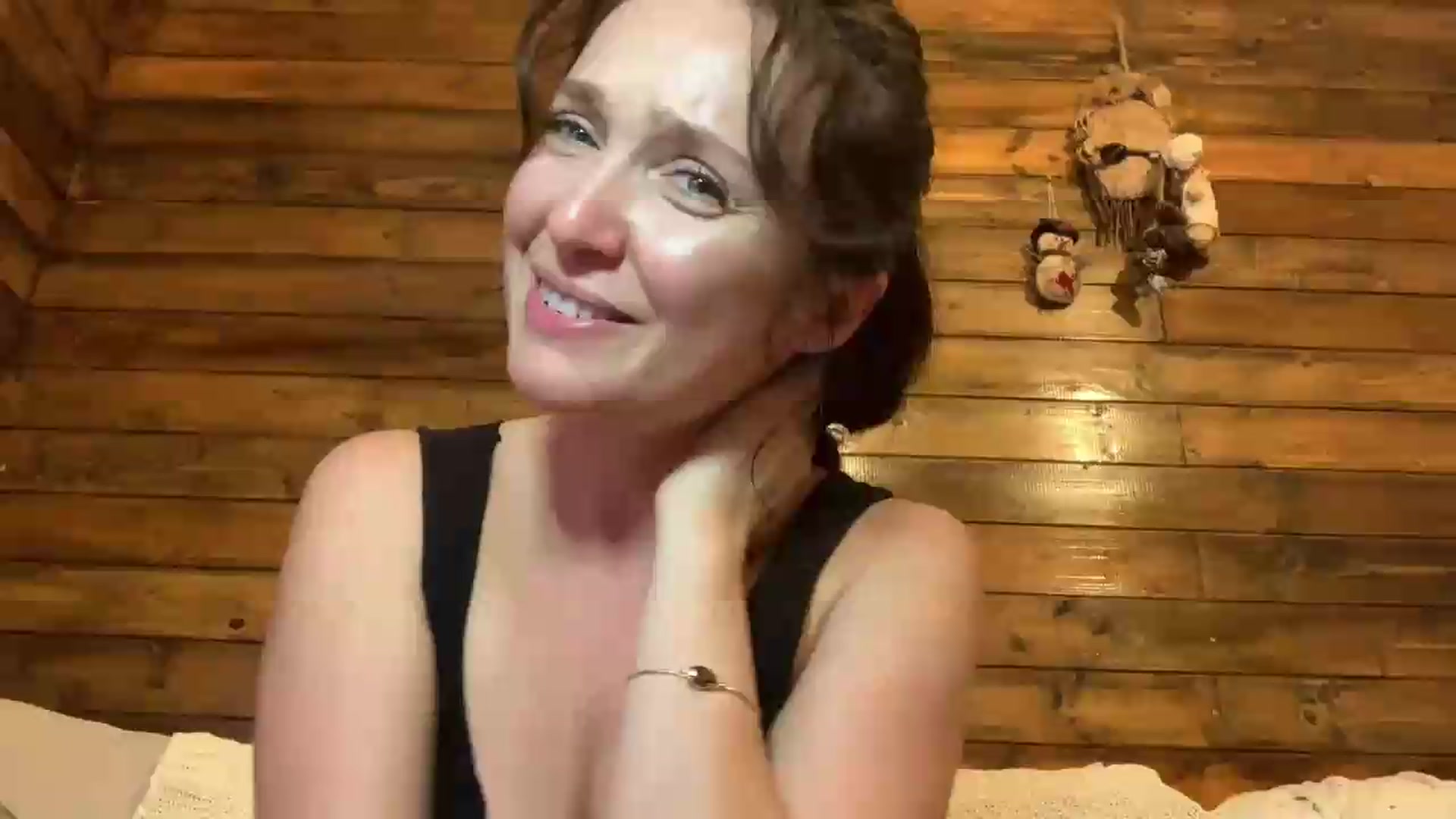 Gallery image thumbnail from FoxyLarysa's myfreecams stream on, 08/05/2026, 23:20 image 10 of 20