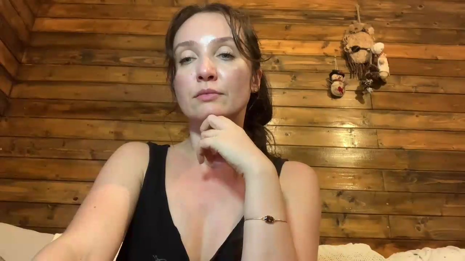Gallery image thumbnail from FoxyLarysa's myfreecams stream on, 08/05/2026, 23:20 image 13 of 20