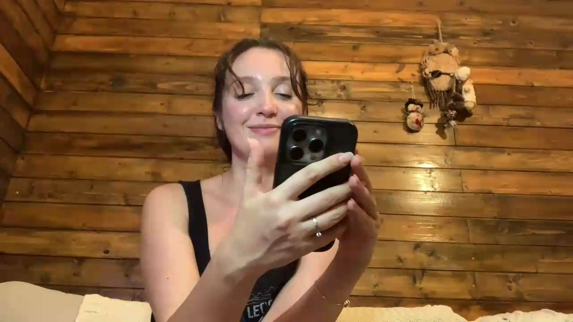 Gallery image thumbnail from FoxyLarysa's myfreecams stream on, 08/05/2026, 23:20 image 18 of 20
