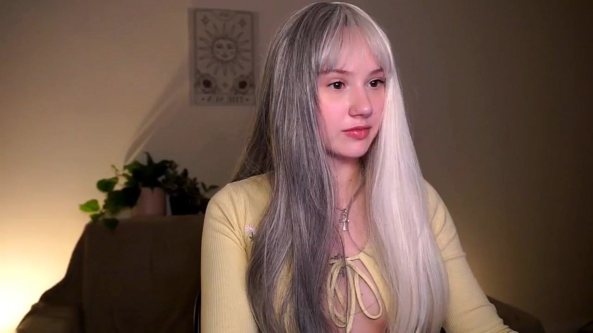 Gallery image thumbnail from FoxyLovesYouu's myfreecams stream on, 04/05/2026, 18:42 image 15 of 20
