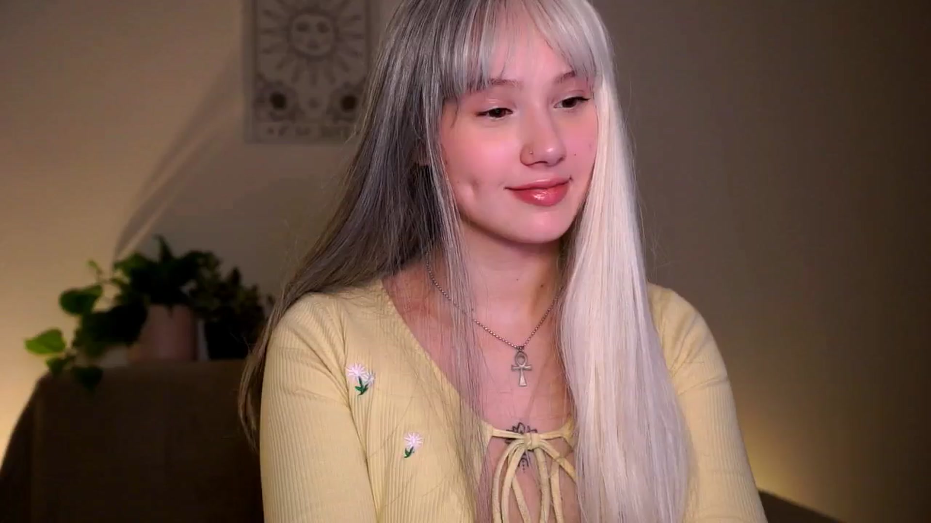 Gallery image thumbnail from FoxyLovesYouu's myfreecams stream on, 04/05/2026, 18:42 image 11 of 20