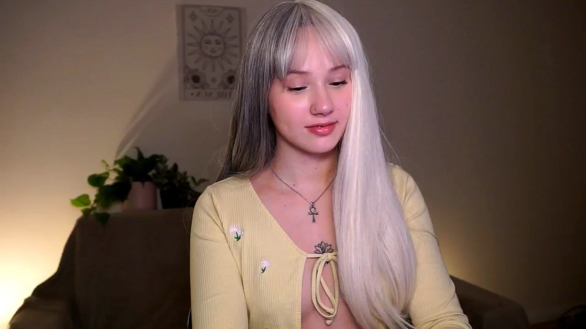 Gallery image thumbnail from FoxyLovesYouu's myfreecams stream on, 04/05/2026, 19:09 image 15 of 20