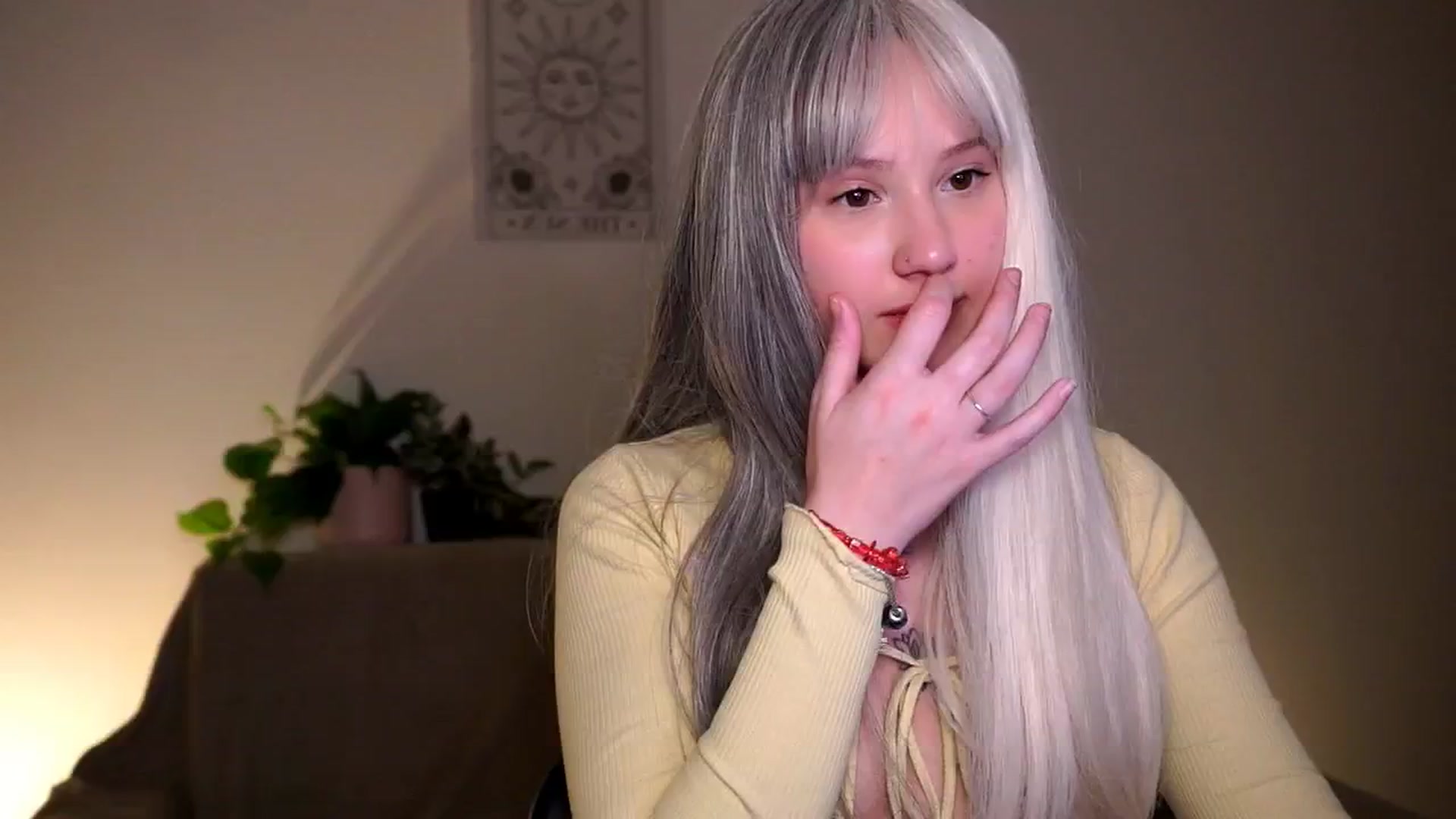 Gallery image thumbnail from FoxyLovesYouu's myfreecams stream on, 04/05/2026, 19:09 image 2 of 20