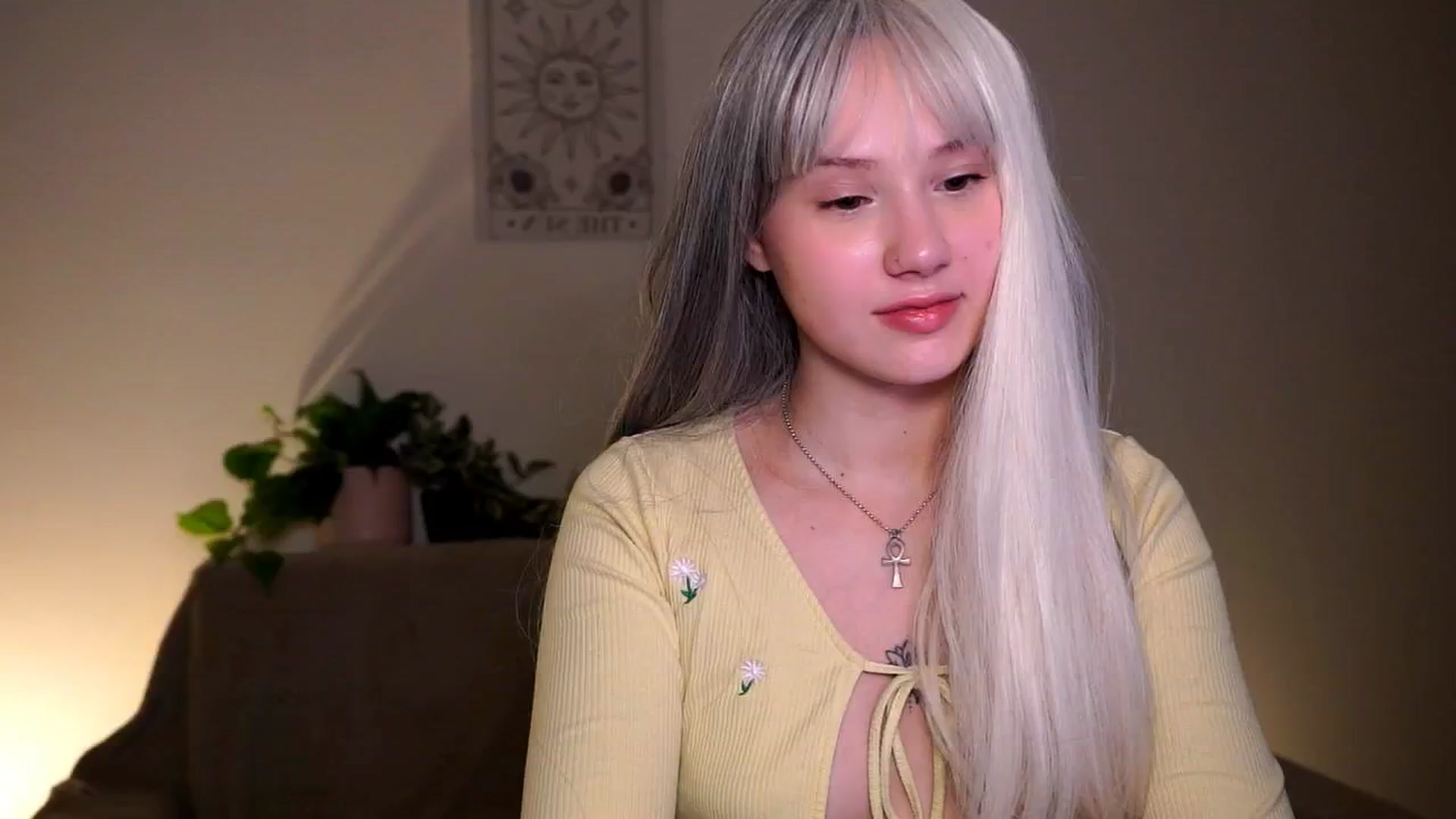 Gallery image thumbnail from FoxyLovesYouu's myfreecams stream on, 04/05/2026, 19:09 image 5 of 20