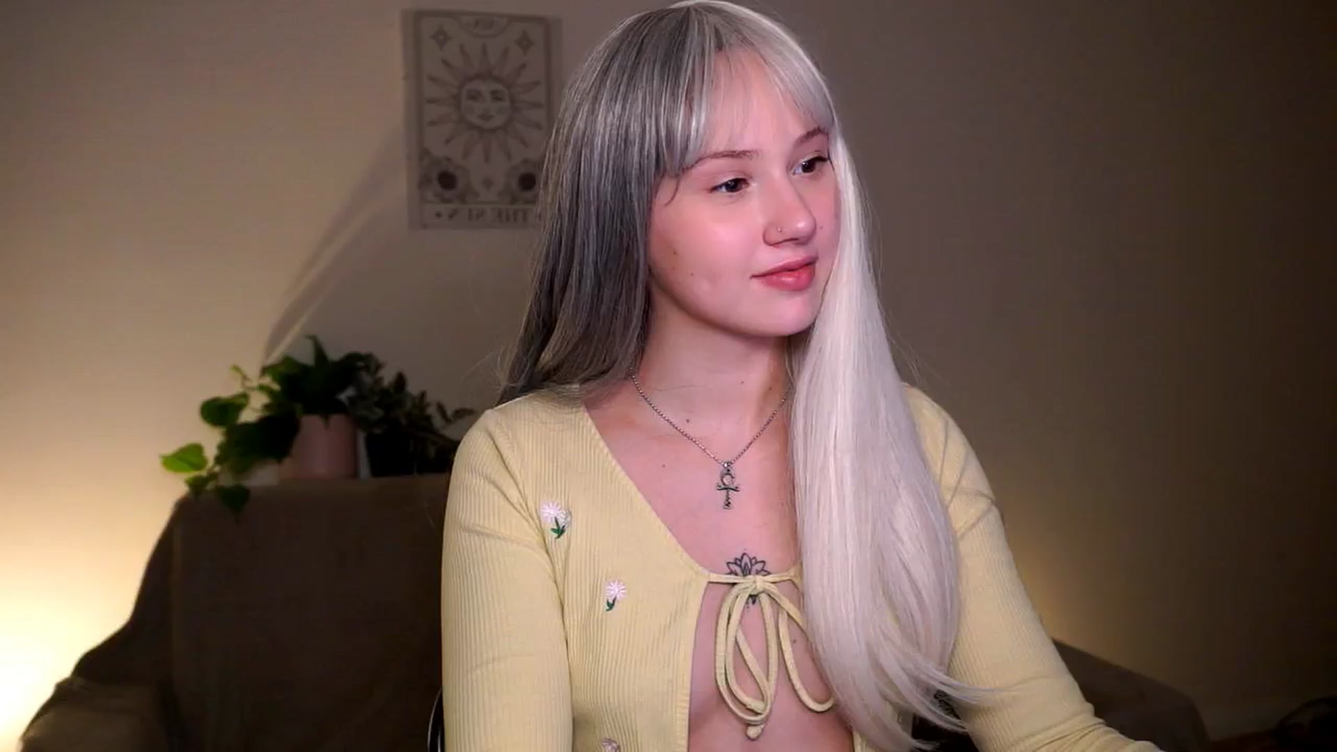 Gallery image thumbnail from FoxyLovesYouu's myfreecams stream on, 04/05/2026, 19:09 image 19 of 20