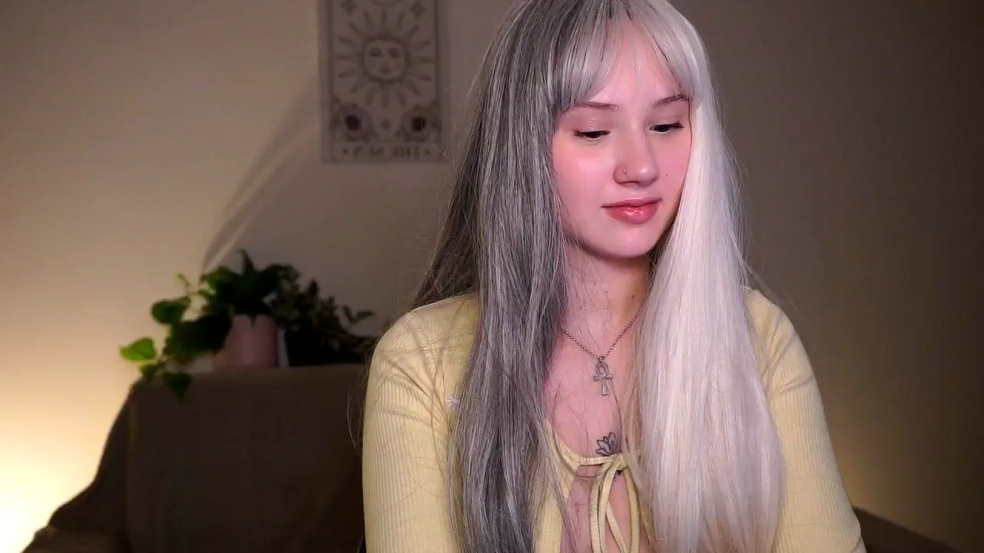 Gallery image thumbnail from FoxyLovesYouu's myfreecams stream on, 04/05/2026, 19:09 image 1 of 20