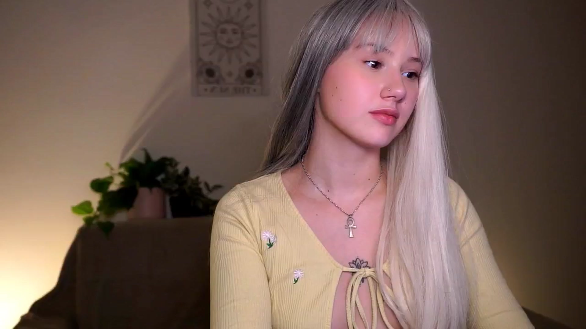 Gallery image thumbnail from FoxyLovesYouu's myfreecams stream on, 04/05/2026, 19:09 image 4 of 20