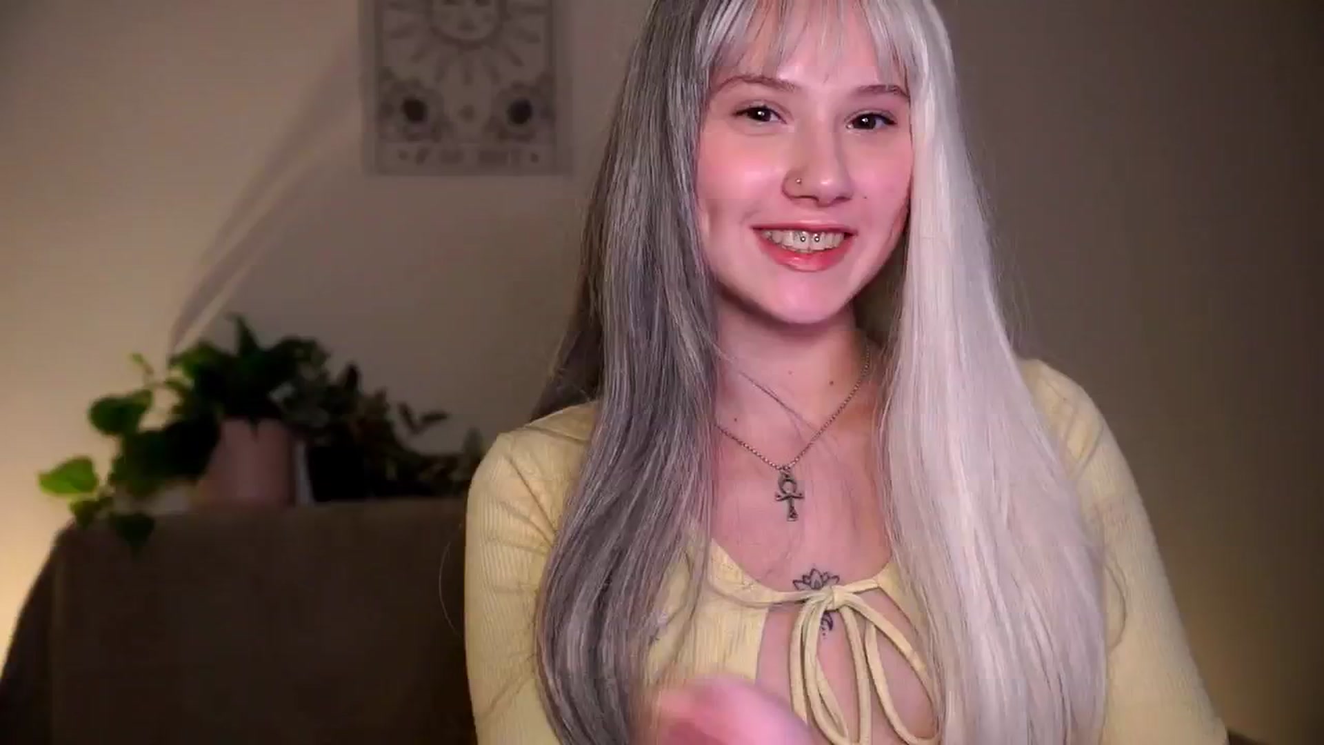 Gallery image thumbnail from FoxyLovesYouu's myfreecams stream on, 04/05/2026, 20:16 image 3 of 20