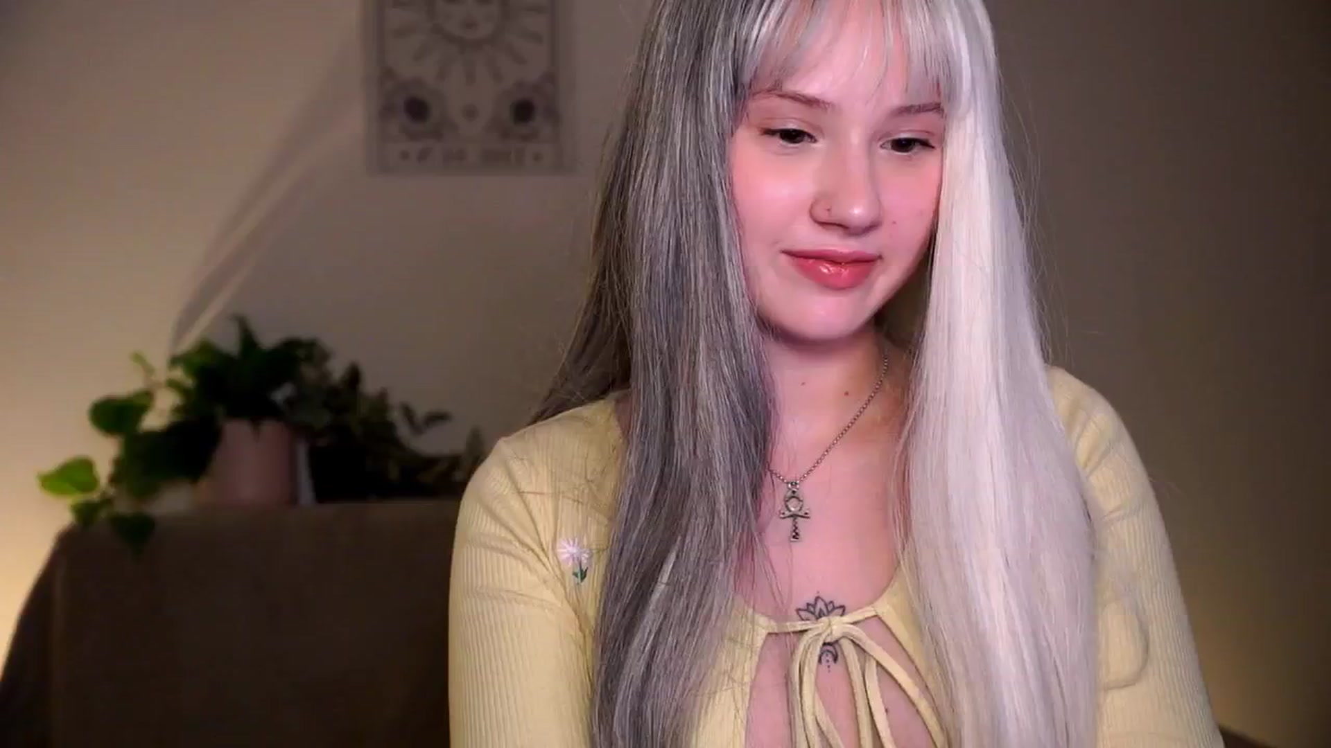 Gallery image thumbnail from FoxyLovesYouu's myfreecams stream on, 04/05/2026, 20:16 image 6 of 20