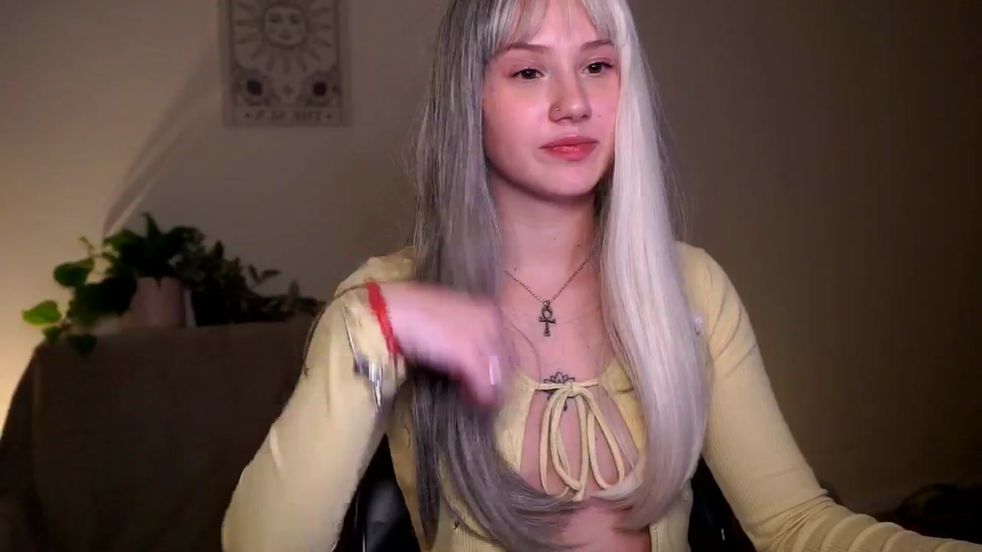 Gallery image thumbnail from FoxyLovesYouu's myfreecams stream on, 04/05/2026, 20:16 image 11 of 20