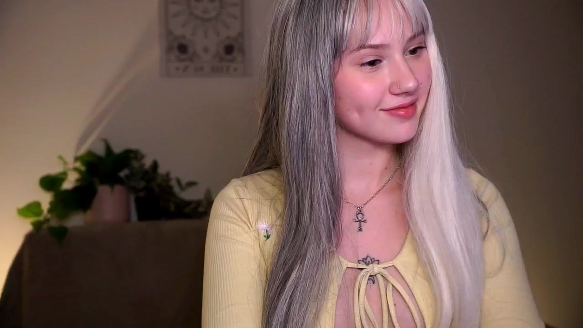 Gallery image thumbnail from FoxyLovesYouu's myfreecams stream on, 04/05/2026, 20:16 image 4 of 20