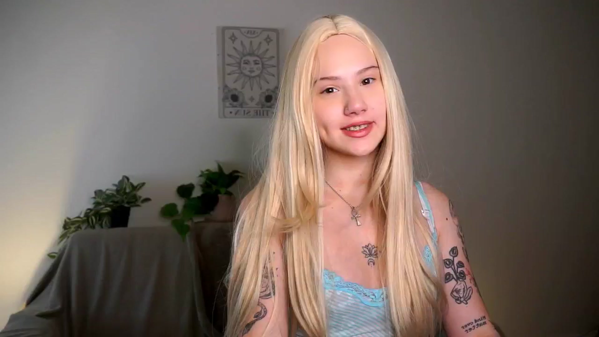 Gallery image thumbnail from FoxyLovesYouu's myfreecams stream on, 04/13/2026, 11:28 image 11 of 20