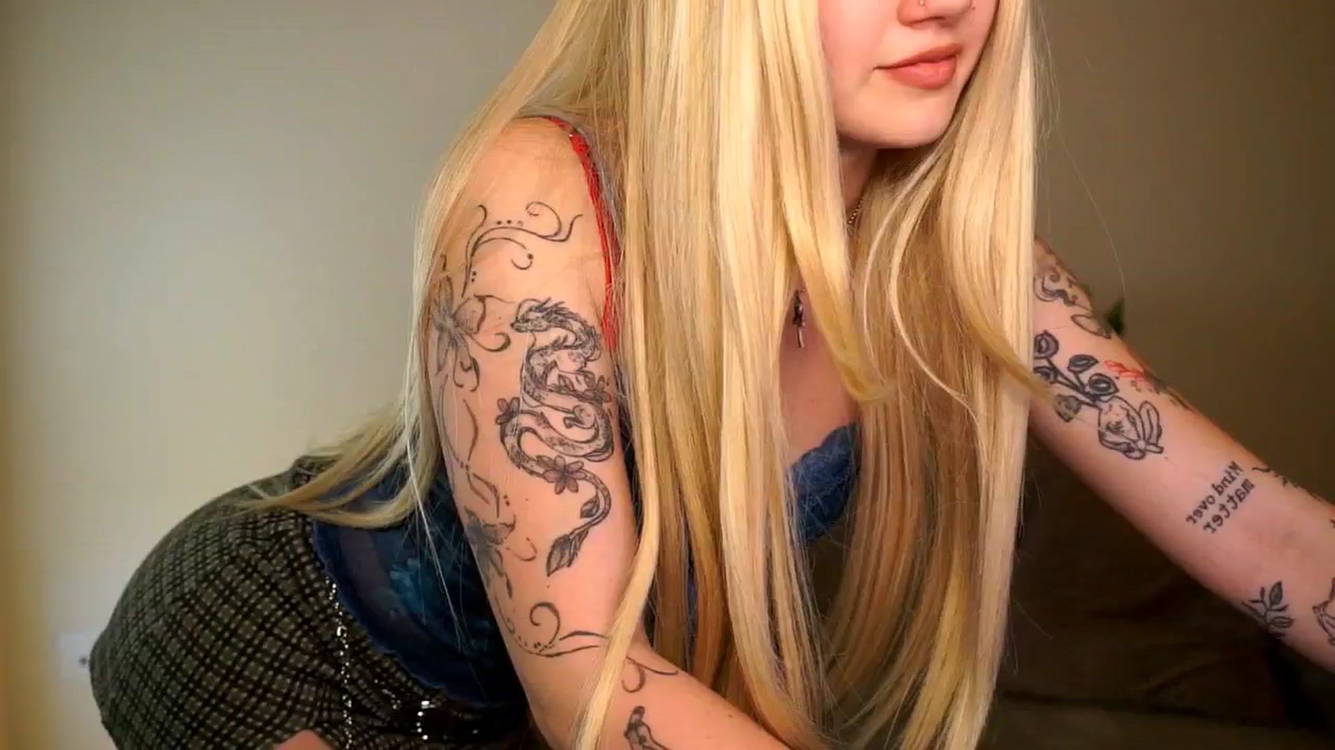 Gallery image thumbnail from FoxyLovesYouu's myfreecams stream on, 04/16/2026, 14:02 image 17 of 20