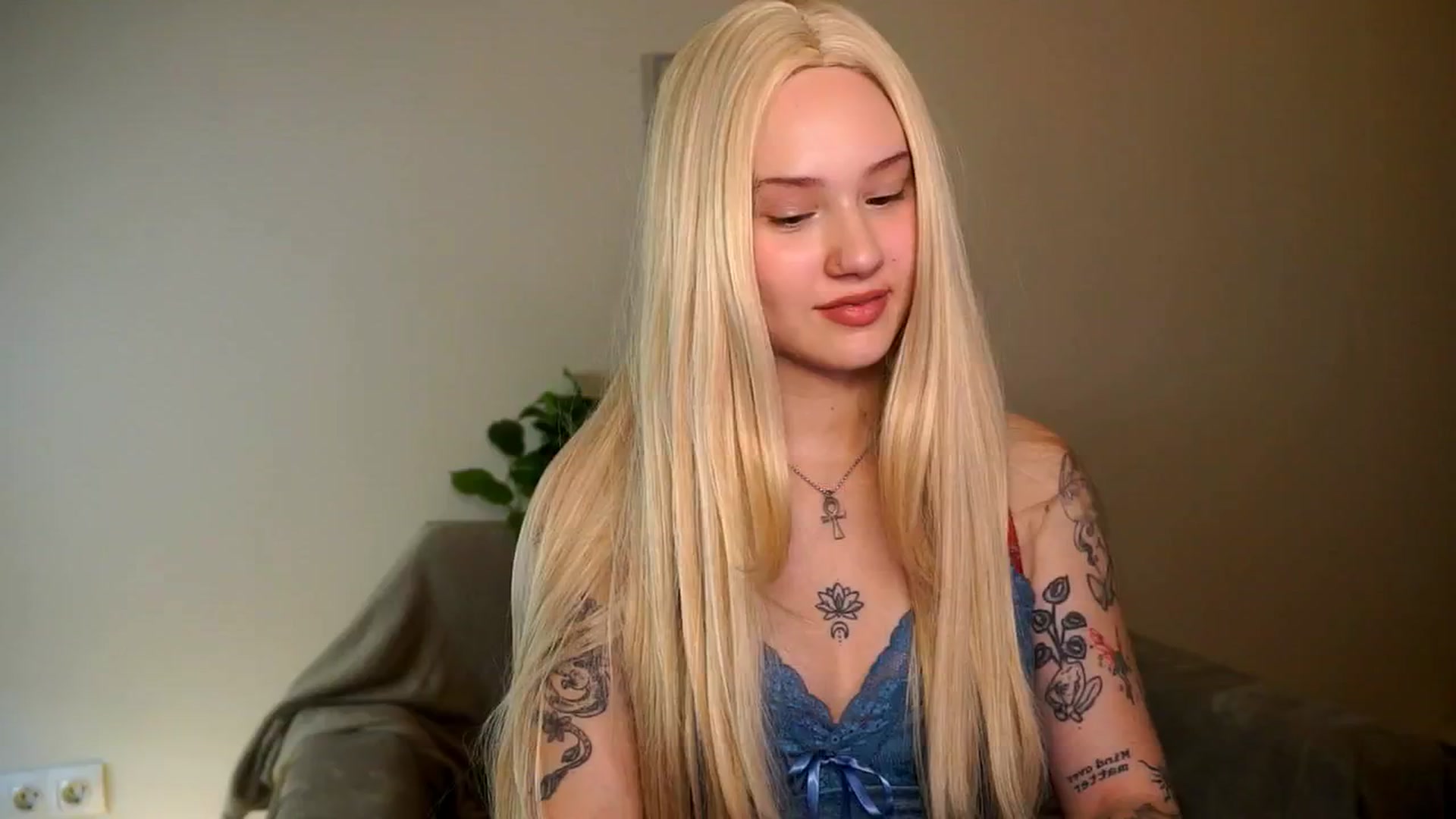 Gallery image thumbnail from FoxyLovesYouu's myfreecams stream on, 04/16/2026, 14:02 image 6 of 20
