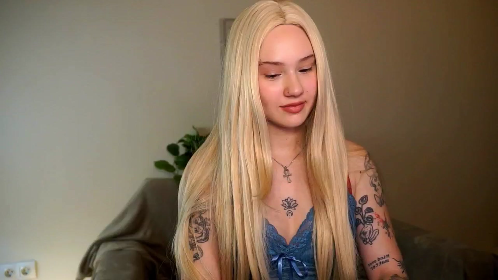 Gallery image thumbnail from FoxyLovesYouu's myfreecams stream on, 04/16/2026, 14:02 image 5 of 20