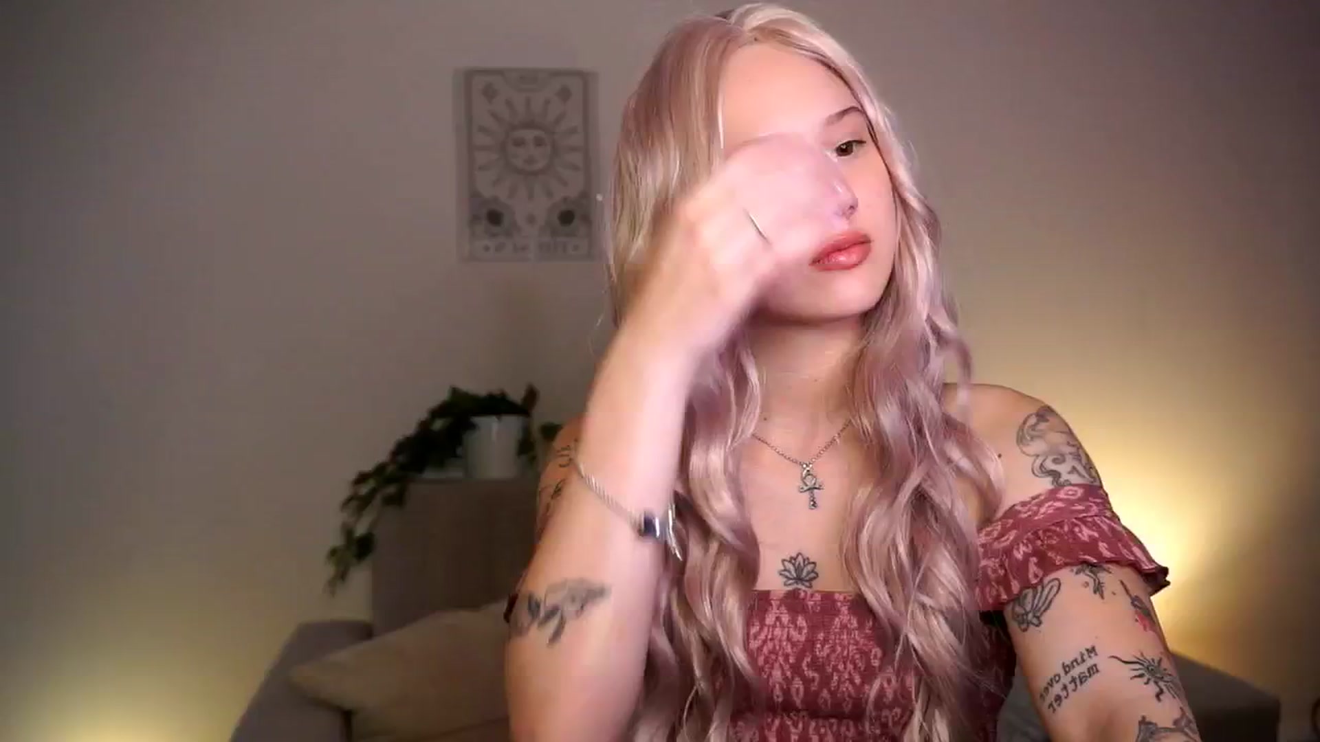 Gallery image thumbnail from FoxyLovesYouu's myfreecams stream on, 04/18/2026, 17:21 image 4 of 20