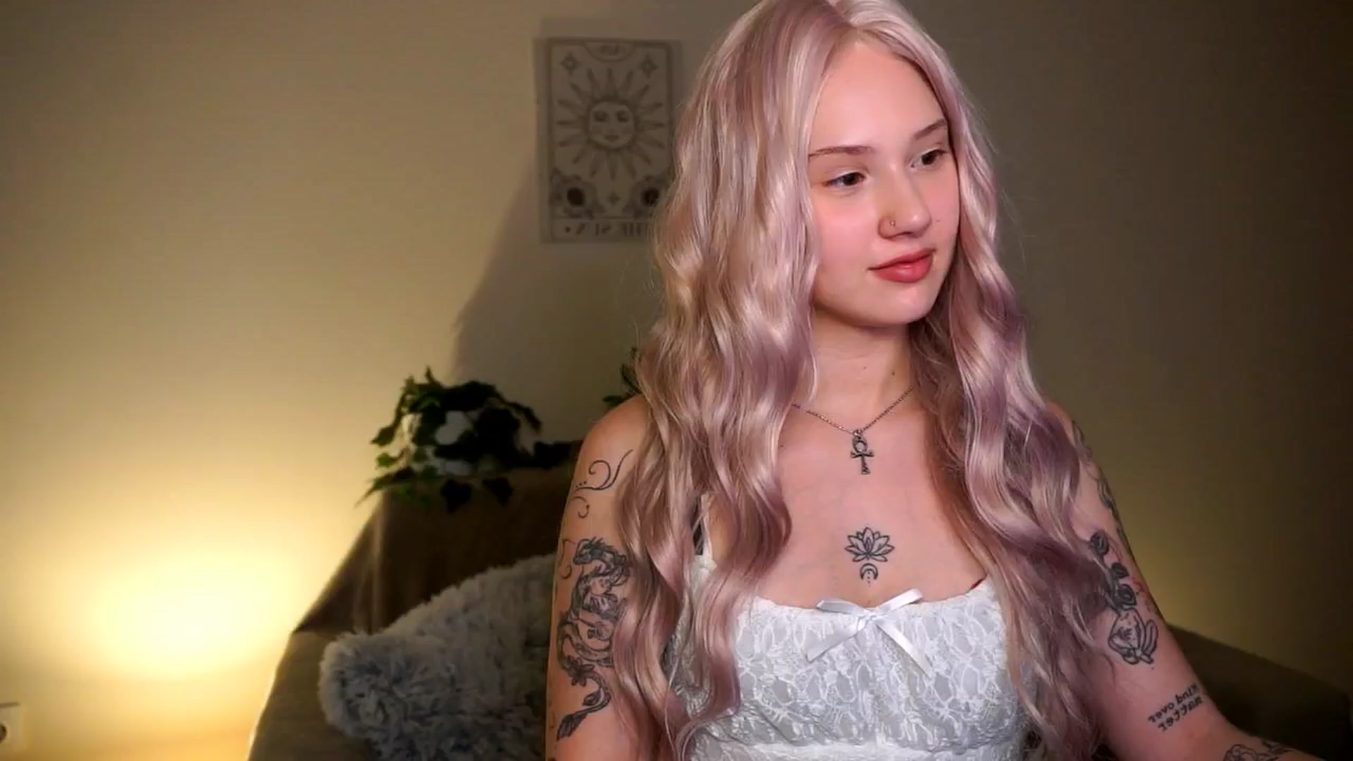 Gallery image thumbnail from FoxyLovesYouu's myfreecams stream on, 04/19/2026, 18:39 image 1 of 20