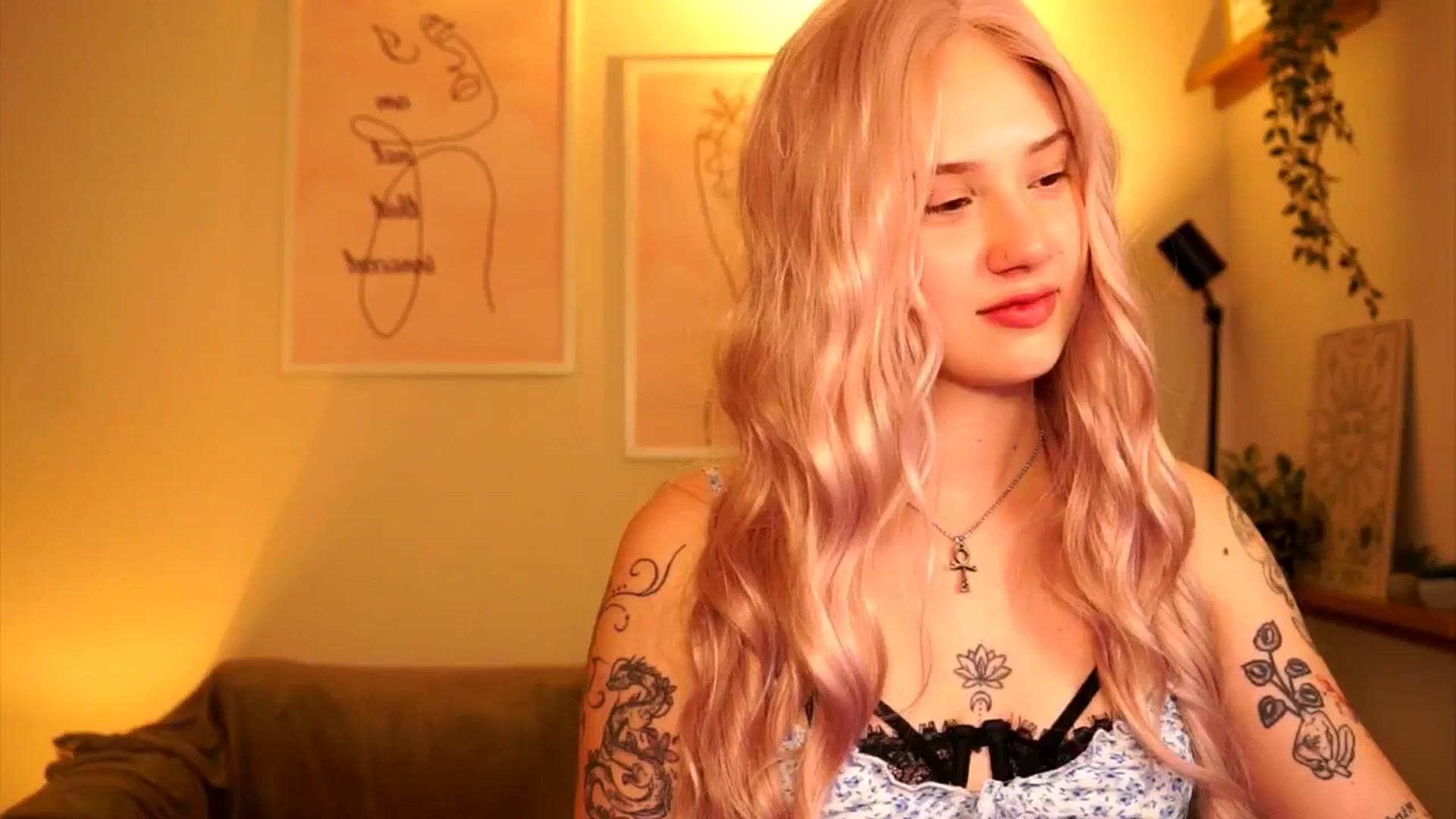 Gallery image thumbnail from FoxyLovesYouu's myfreecams stream on, 04/24/2026, 13:22 image 7 of 20