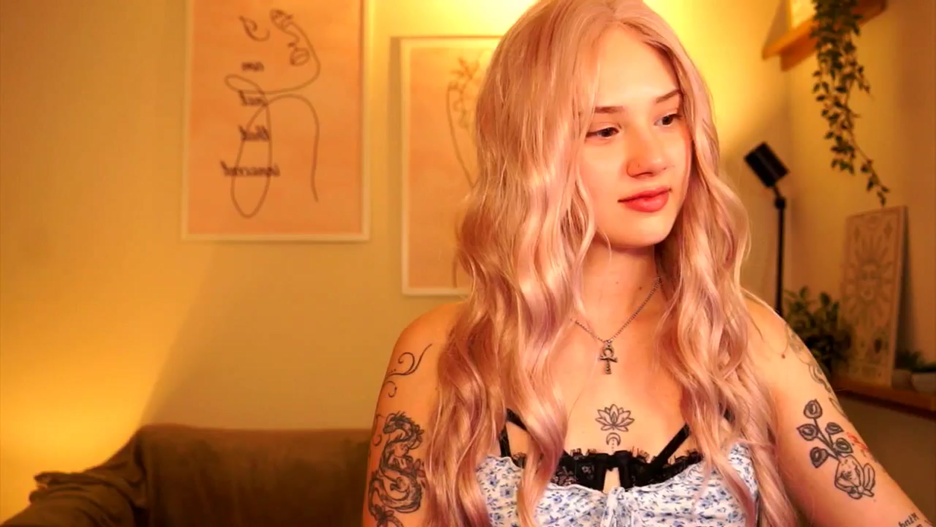 Gallery image thumbnail from FoxyLovesYouu's myfreecams stream on, 04/24/2026, 13:22 image 8 of 20