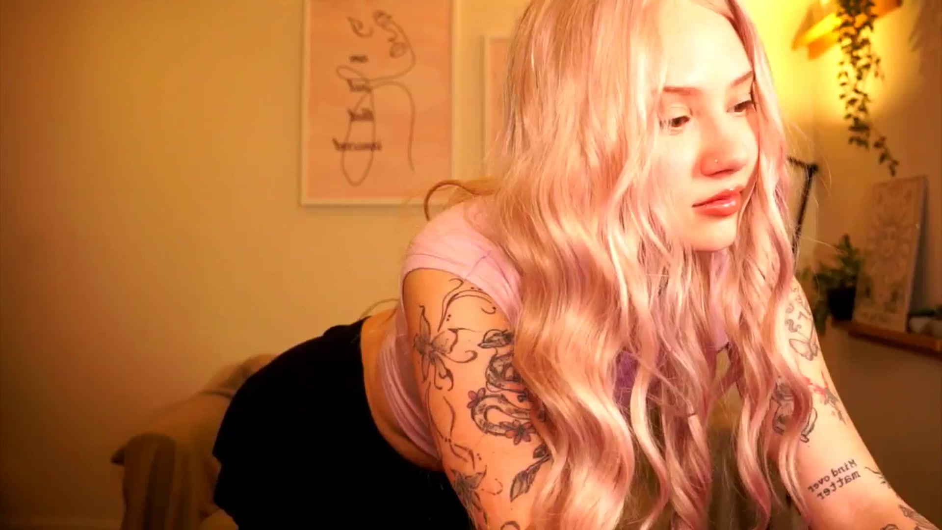 Gallery image thumbnail from FoxyLovesYouu's myfreecams stream on, 04/27/2026, 10:58 image 11 of 20