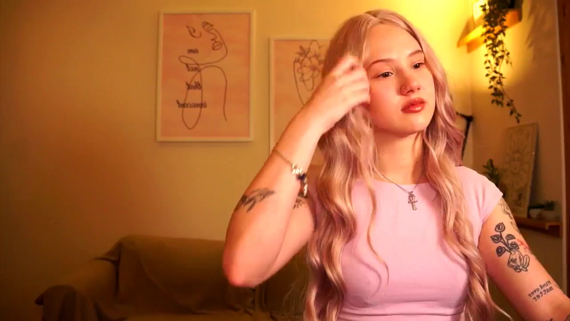 Gallery image thumbnail from FoxyLovesYouu's myfreecams stream on, 04/27/2026, 10:58 image 4 of 20
