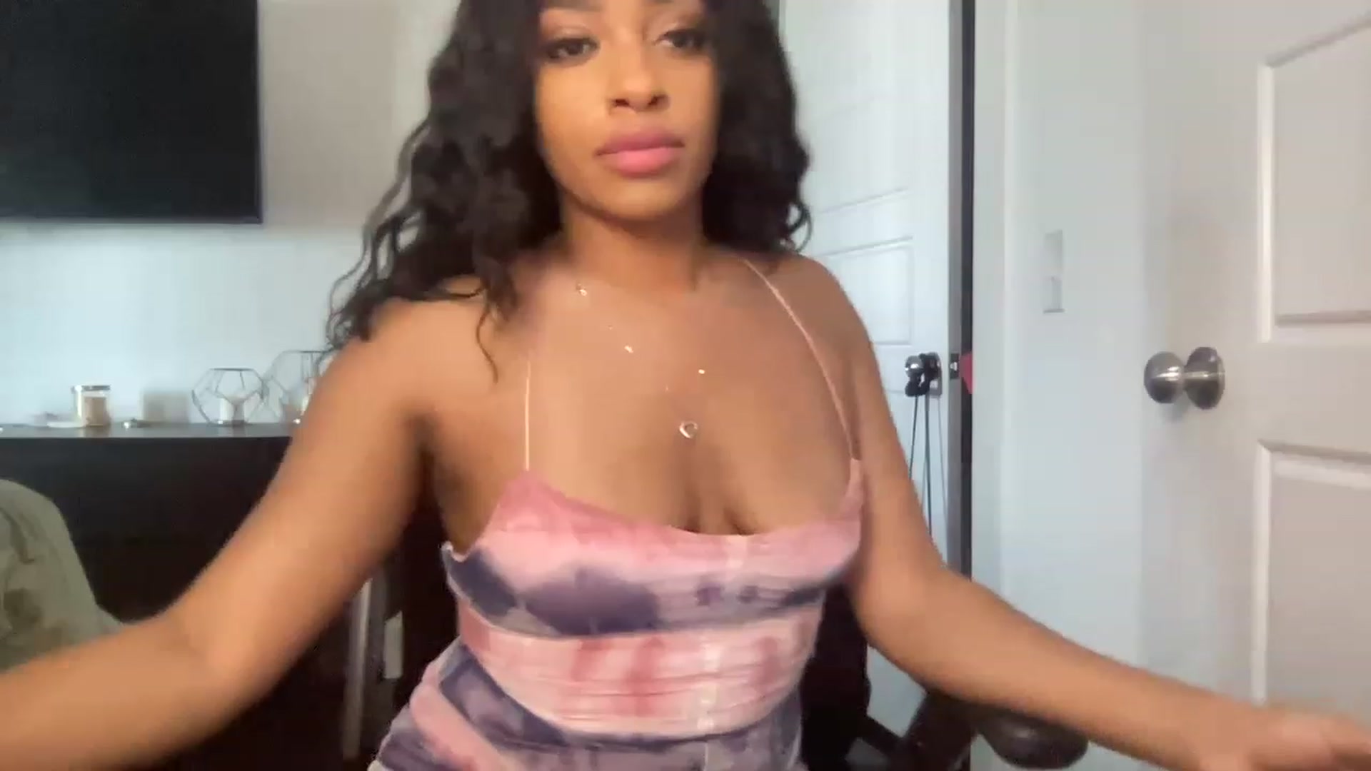 Gallery image thumbnail from FoxyMermaid1's myfreecams stream on, 07/28/2023, 20:18 image 12 of 20
