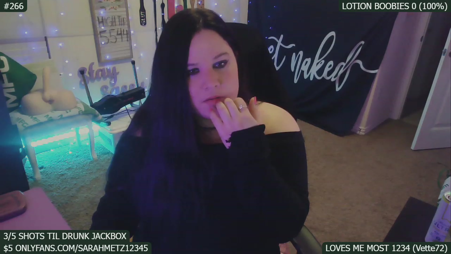 Gallery image thumbnail from FoxyWins's myfreecams stream on, 01/22/2023, 07:00 image 5 of 20
