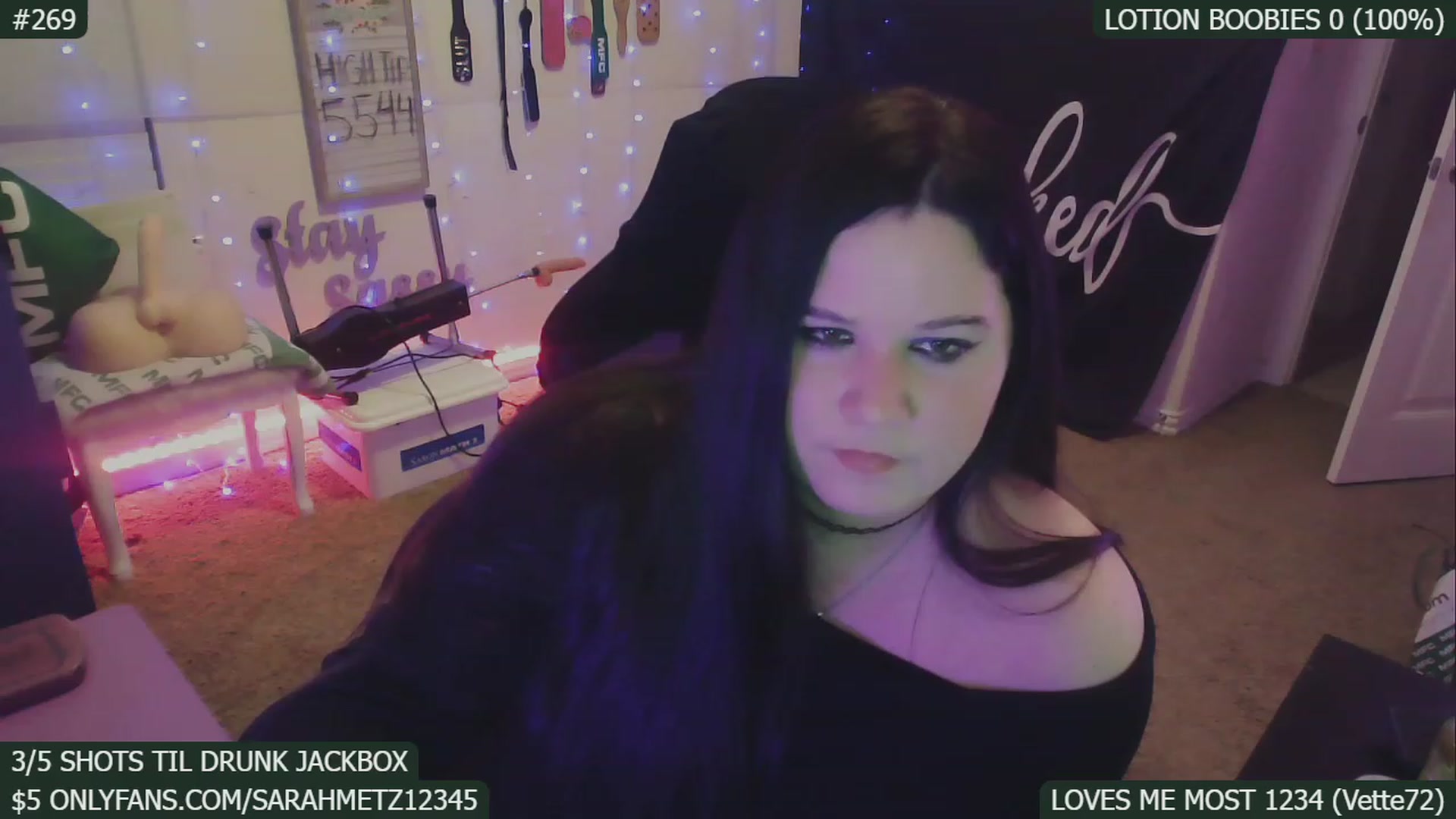 Gallery image thumbnail from FoxyWins's myfreecams stream on, 01/22/2023, 07:00 image 3 of 20