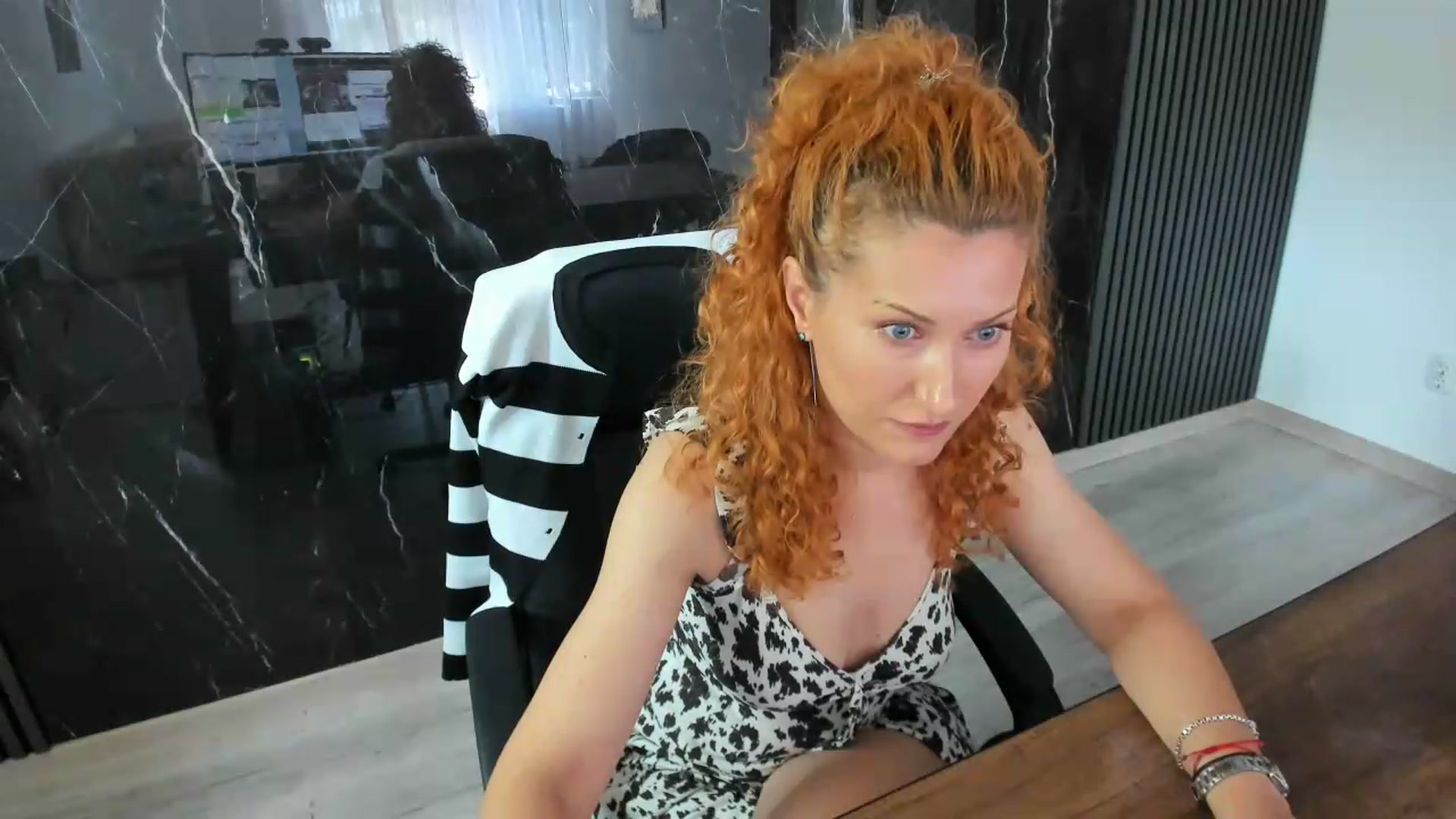 Gallery image thumbnail from Foxy_forever's myfreecams stream on, 06/19/2026, 11:47 image 17 of 20